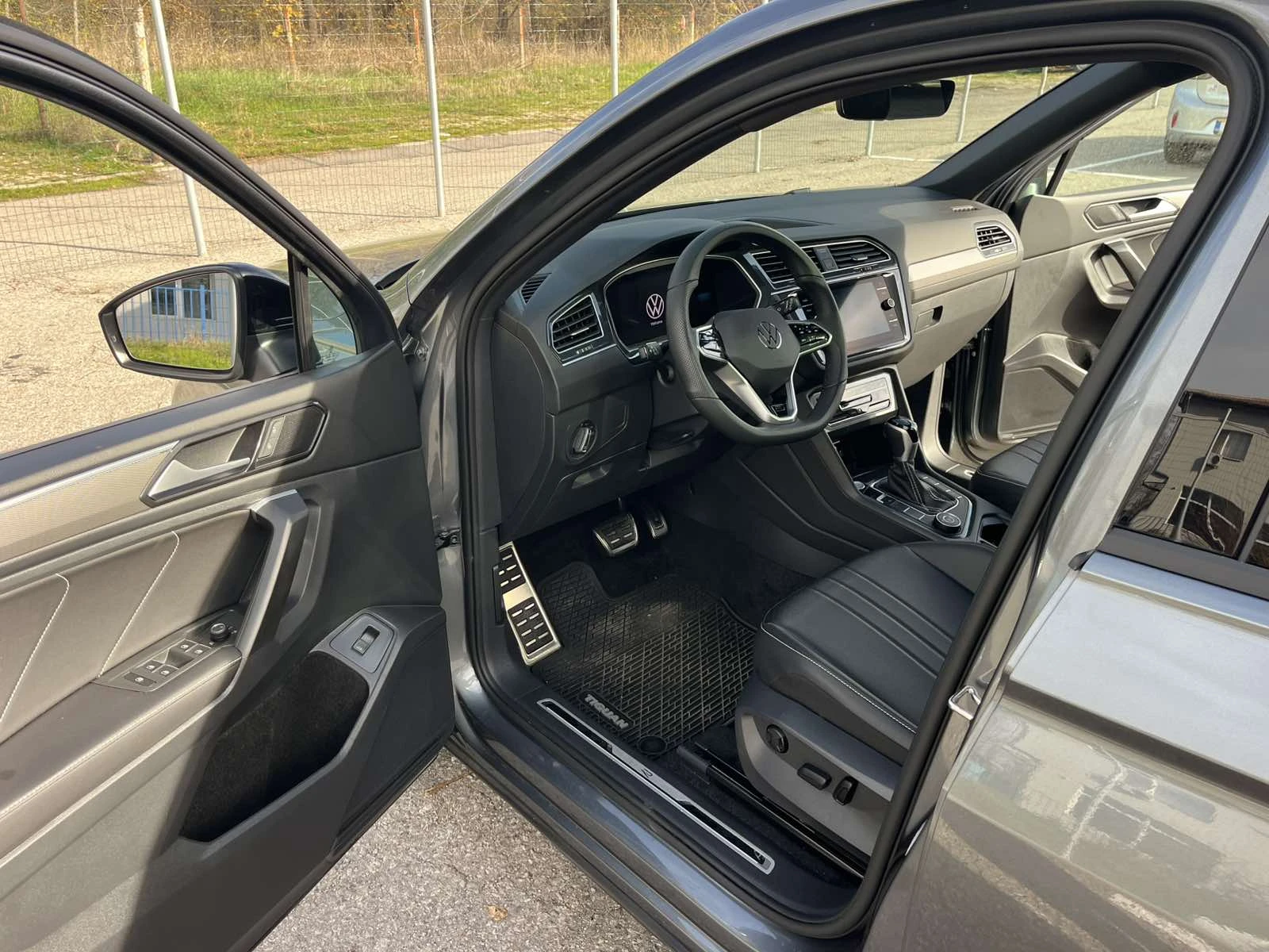 VW Tiguan 2, 0 I R-LINE 4X4 | Mobile.bg   11