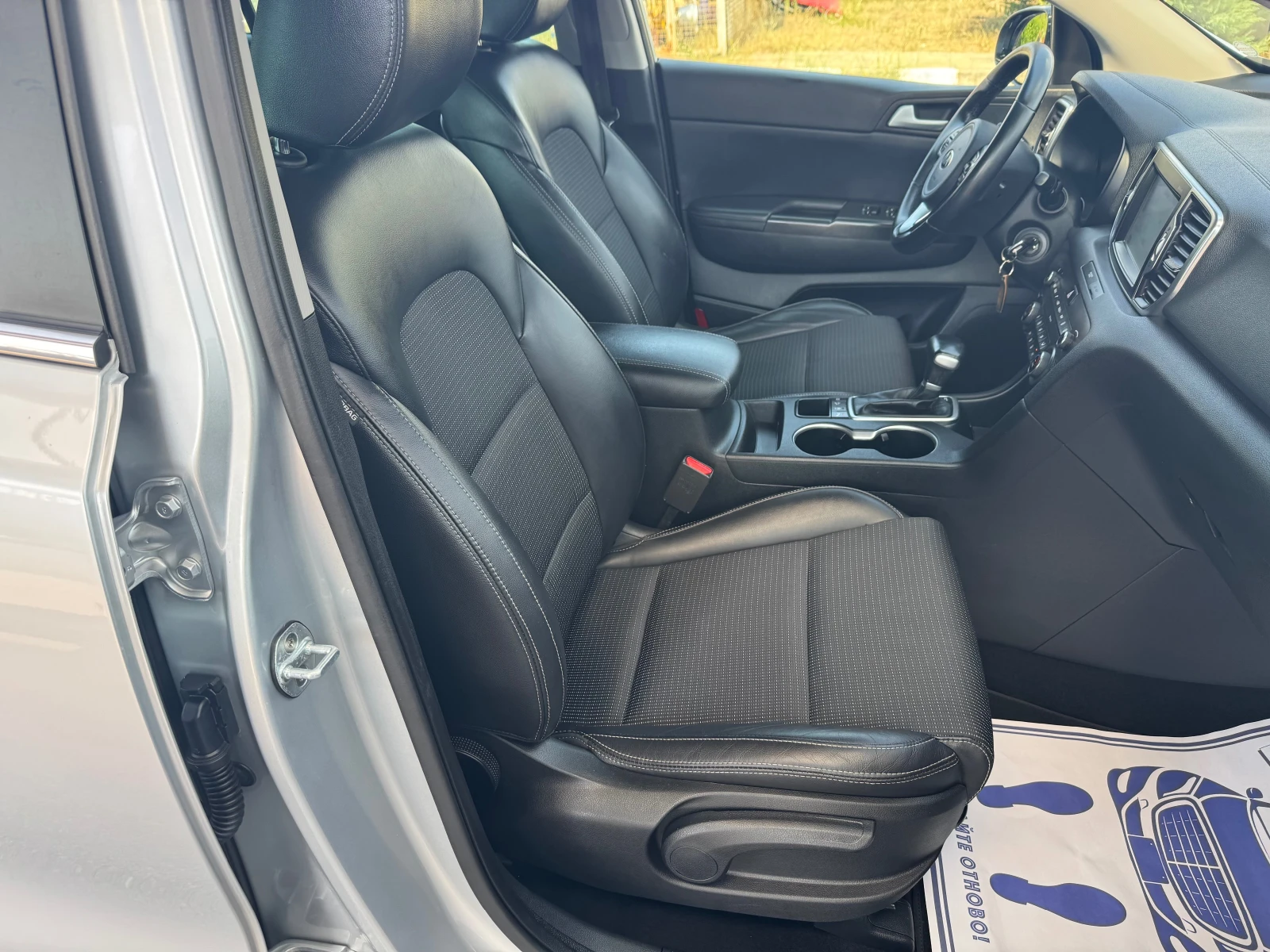 Kia Sportage 1.7 CRDI NAVI KAMERA EURO 6, снимка 14 - Автомобили и джипове - 55651366
