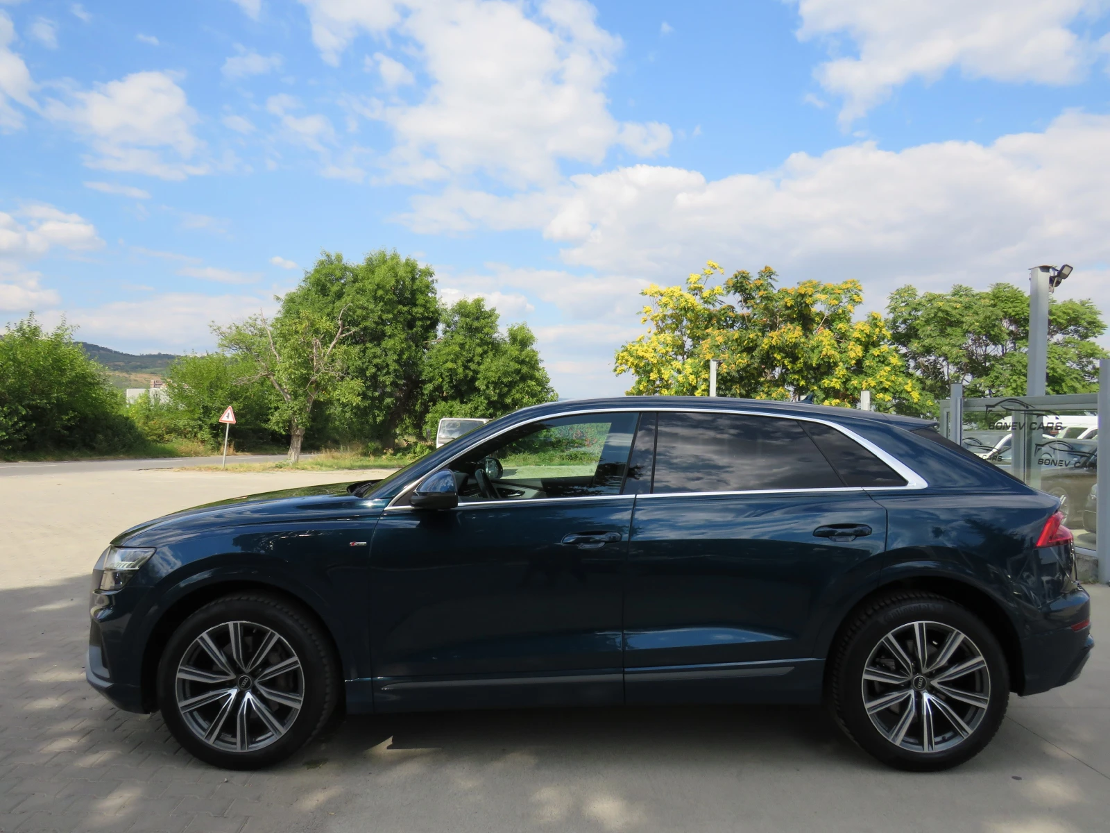 Audi Q8 50TDI* S-LINE MATRIX/PANORAMA/KEYLESS FULL* , снимка 8 - Автомобили и джипове - 55687288