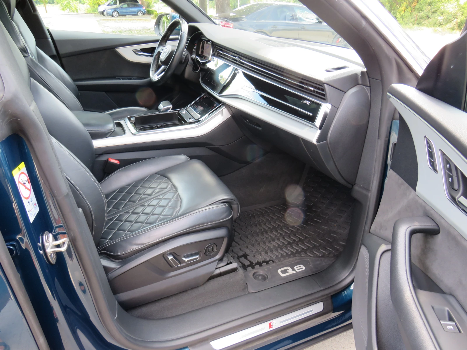 Audi Q8 50TDI* S-LINE MATRIX/PANORAMA/KEYLESS FULL* , снимка 12 - Автомобили и джипове - 55687288
