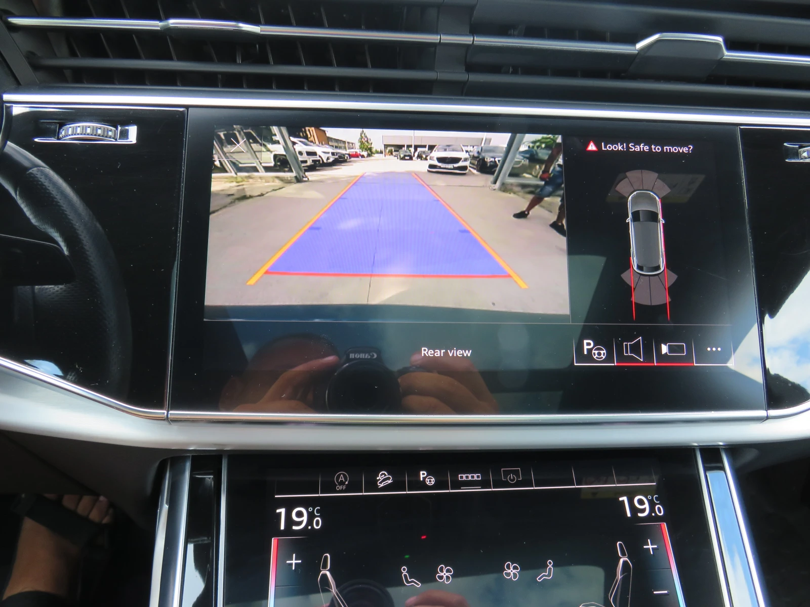 Audi Q8 50TDI* S-LINE MATRIX/PANORAMA/KEYLESS FULL* , снимка 16 - Автомобили и джипове - 55687288