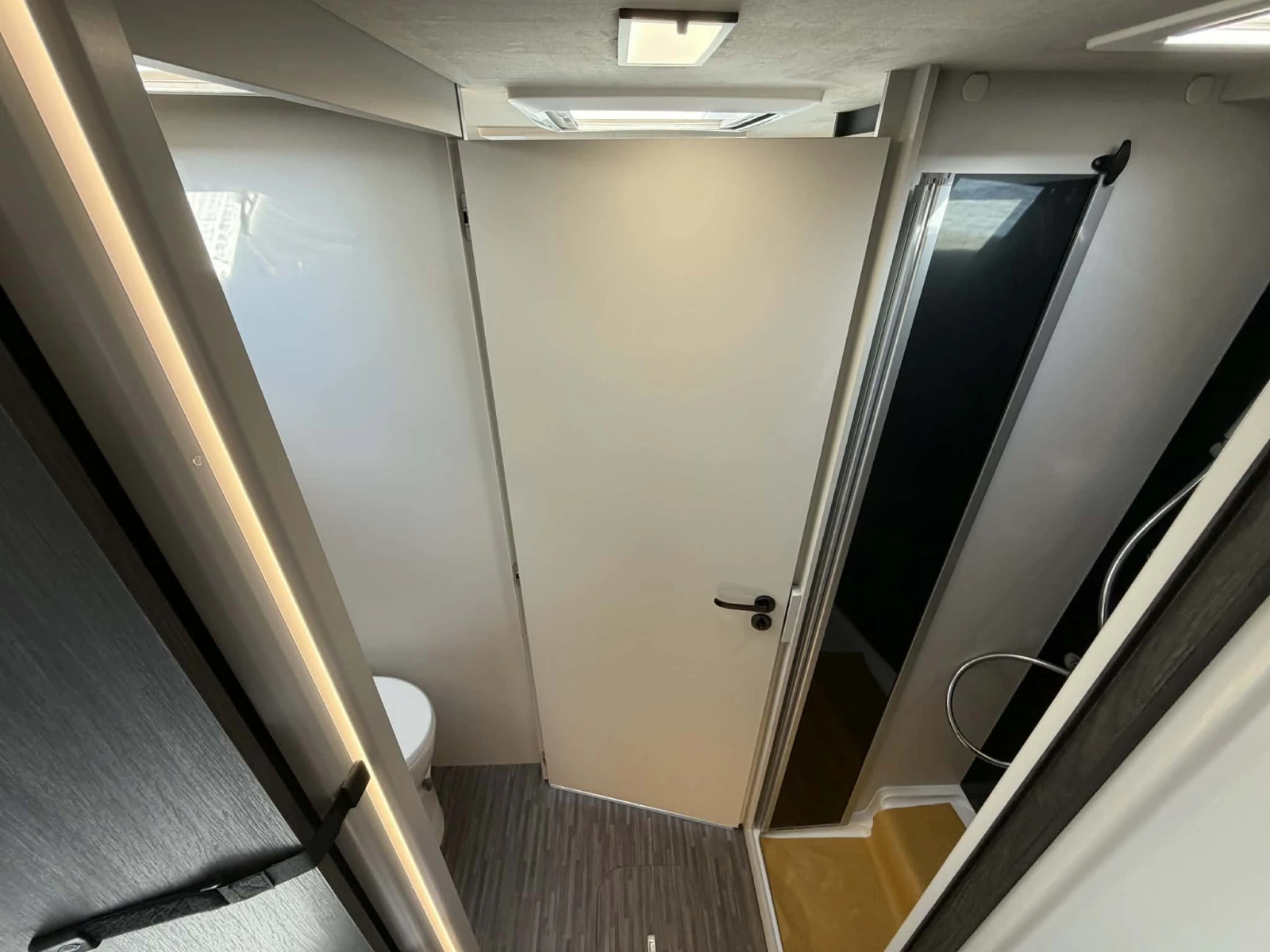 Кемпер Mobilvetta KEA i86 5 места ПРОМО Тента* Солар, снимка 8 - Каравани и кемпери - 55972305