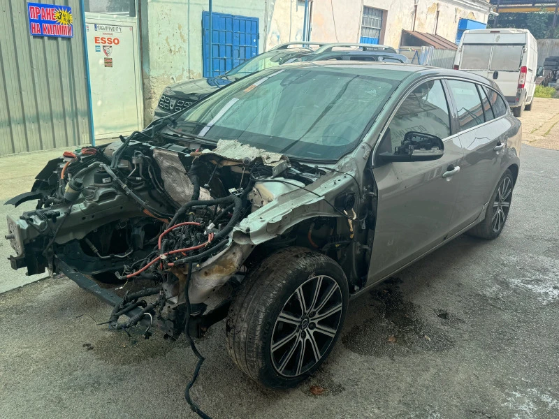 Volvo V60 D6 2.4 Plug in Hybrid , снимка 6 - Автомобили и джипове - 46661188