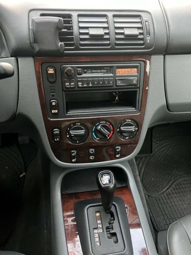 Mercedes-Benz ML 320, снимка 6 - Автомобили и джипове - 48082561