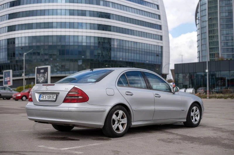 Mercedes-Benz E 270 CDI, снимка 3 - Автомобили и джипове - 51862293
