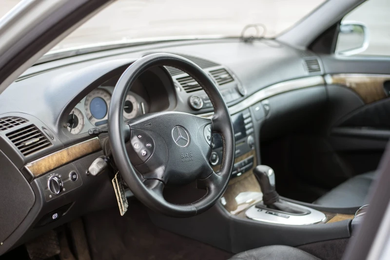 Mercedes-Benz E 270 CDI, снимка 9 - Автомобили и джипове - 51862293