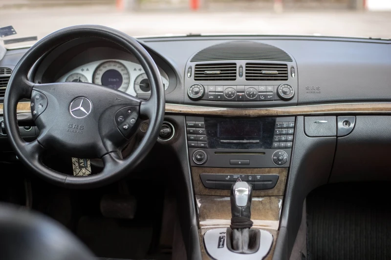 Mercedes-Benz E 270 CDI, снимка 10 - Автомобили и джипове - 51862293