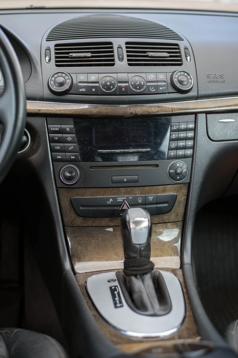 Mercedes-Benz E 270 CDI, снимка 11 - Автомобили и джипове - 51862293