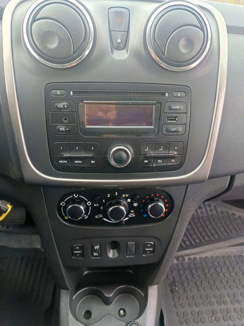 Dacia Sandero, снимка 10 - Автомобили и джипове - 52229020