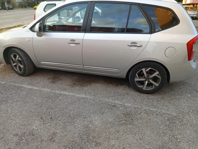 Kia Carens, снимка 5 - Автомобили и джипове - 52554661