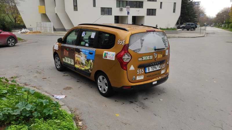 Dacia Lodgy 1, 6 Газ 7 места, снимка 4 - Автомобили и джипове - 52776430