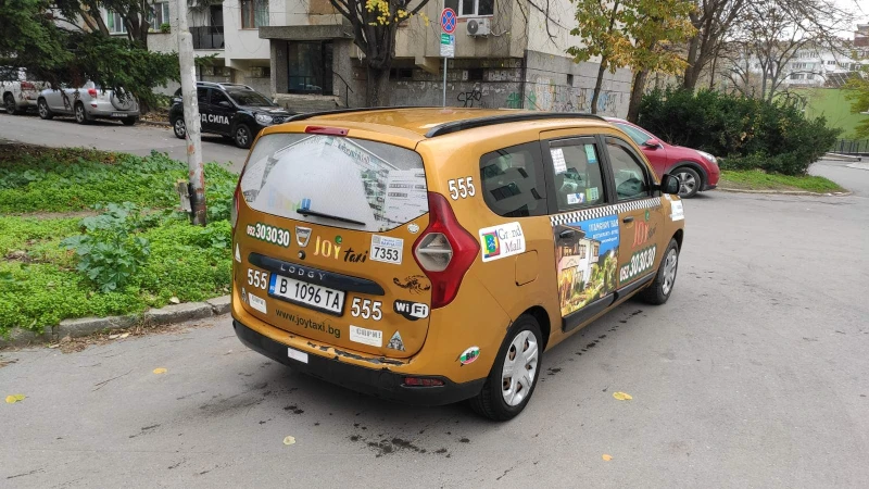 Dacia Lodgy 1, 6 Газ 7 места, снимка 3 - Автомобили и джипове - 52776430