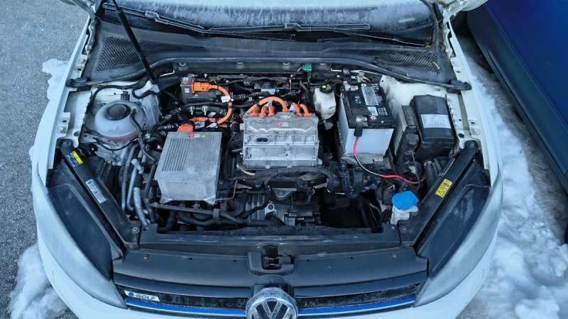 VW Golf 100kW E-Golf VII , снимка 5 - Автомобили и джипове - 53244156