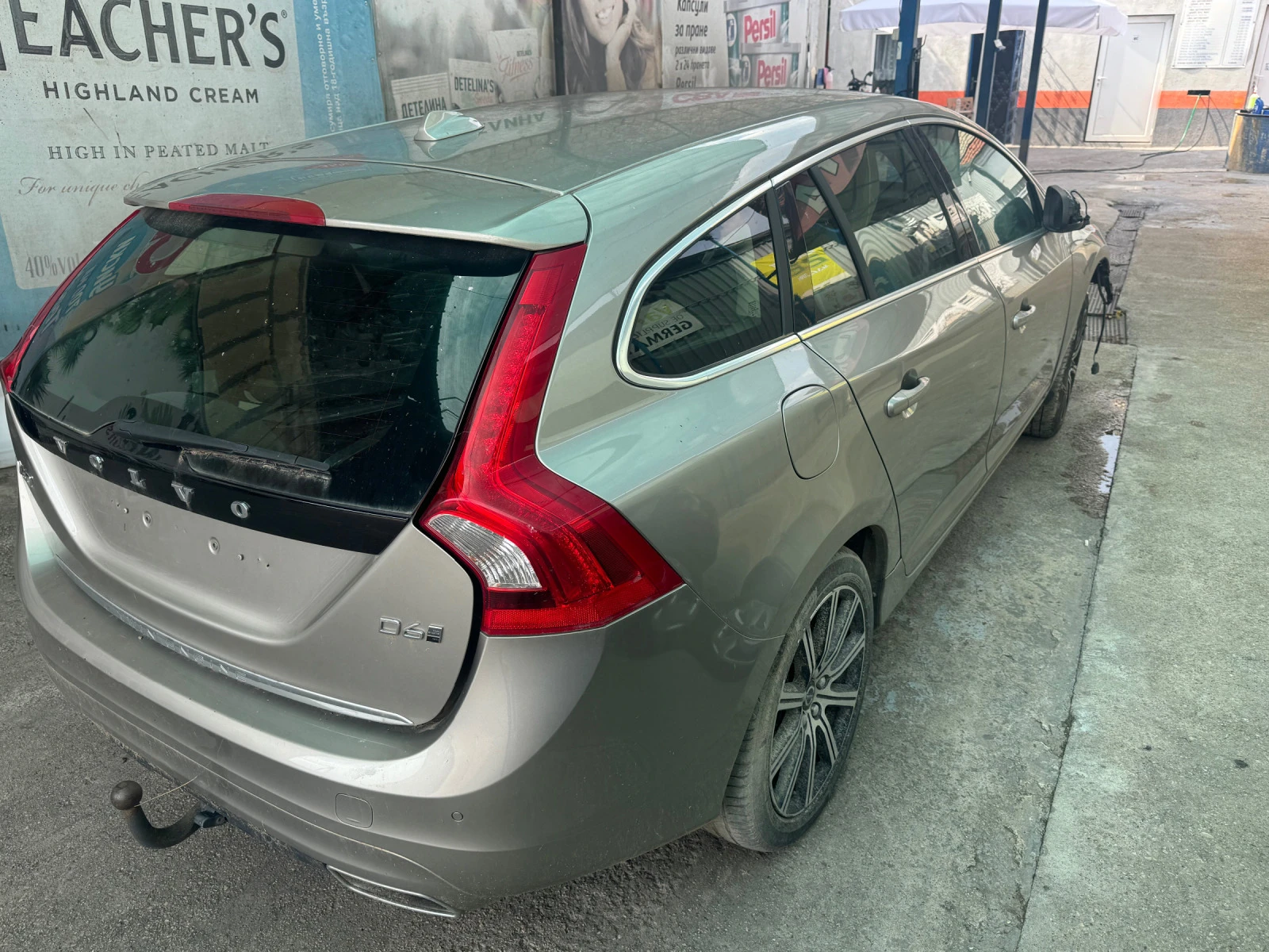 Volvo V60 D6 2.4 Plug in Hybrid  - изображение 3