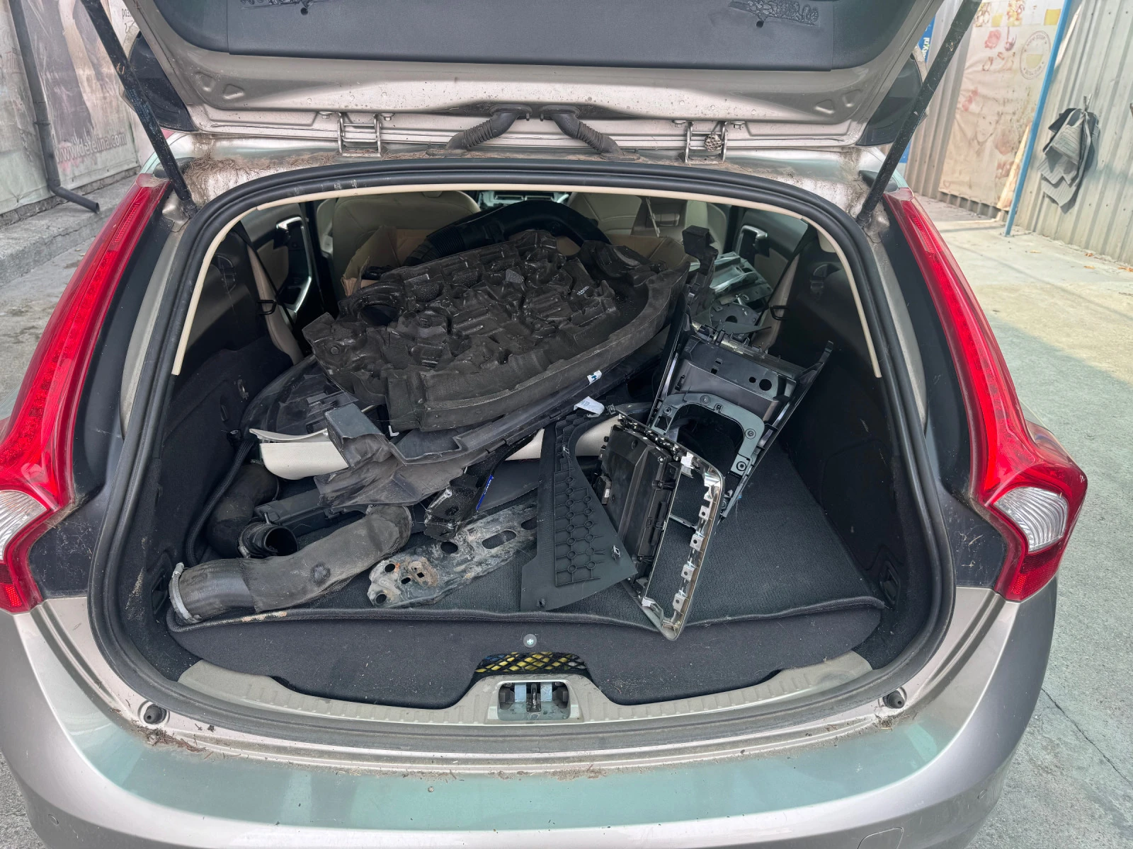 Volvo V60 D6 2.4 Plug in Hybrid  | Mobile.bg   11