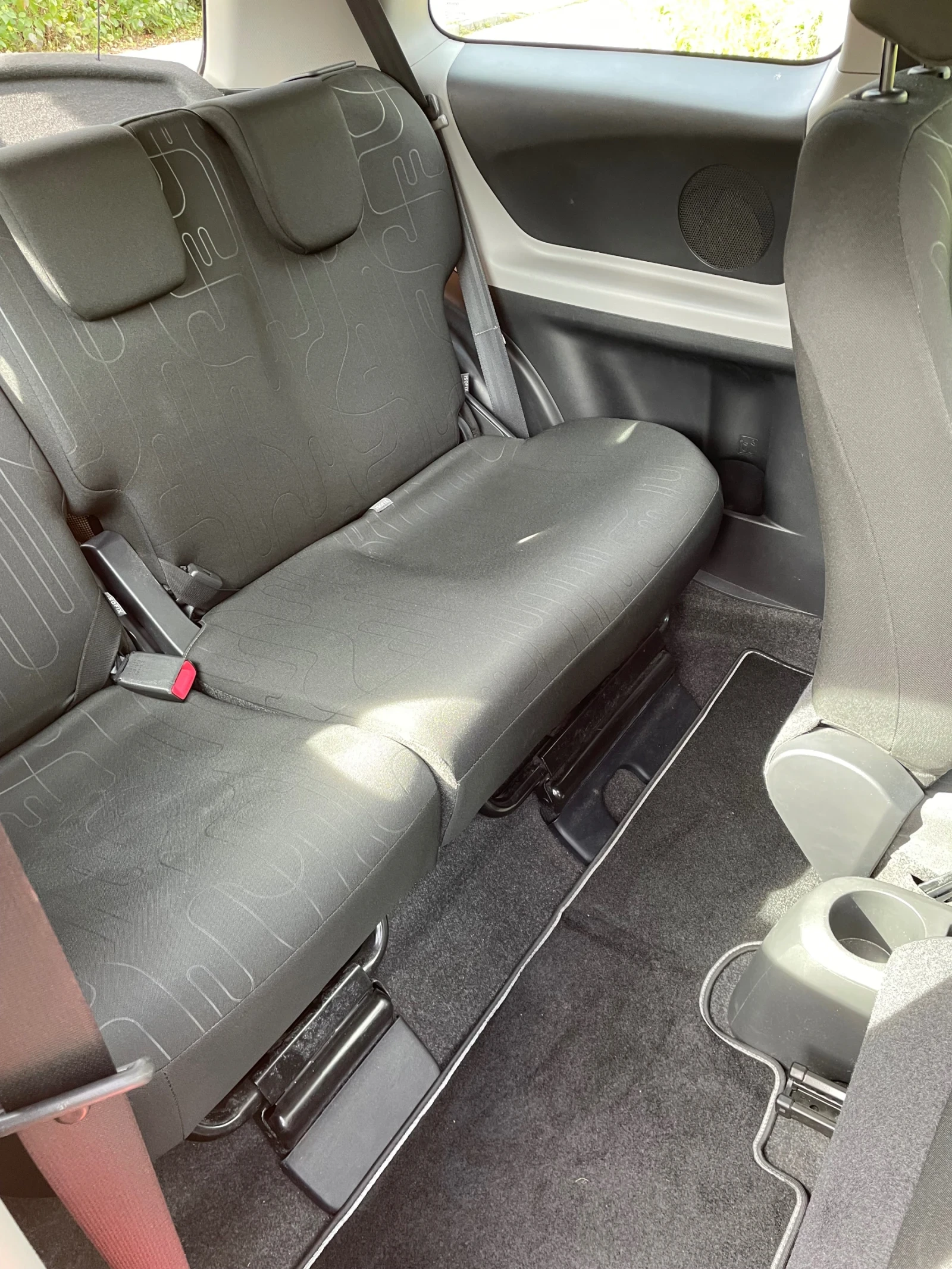 Toyota Yaris 1.3  - изображение 8