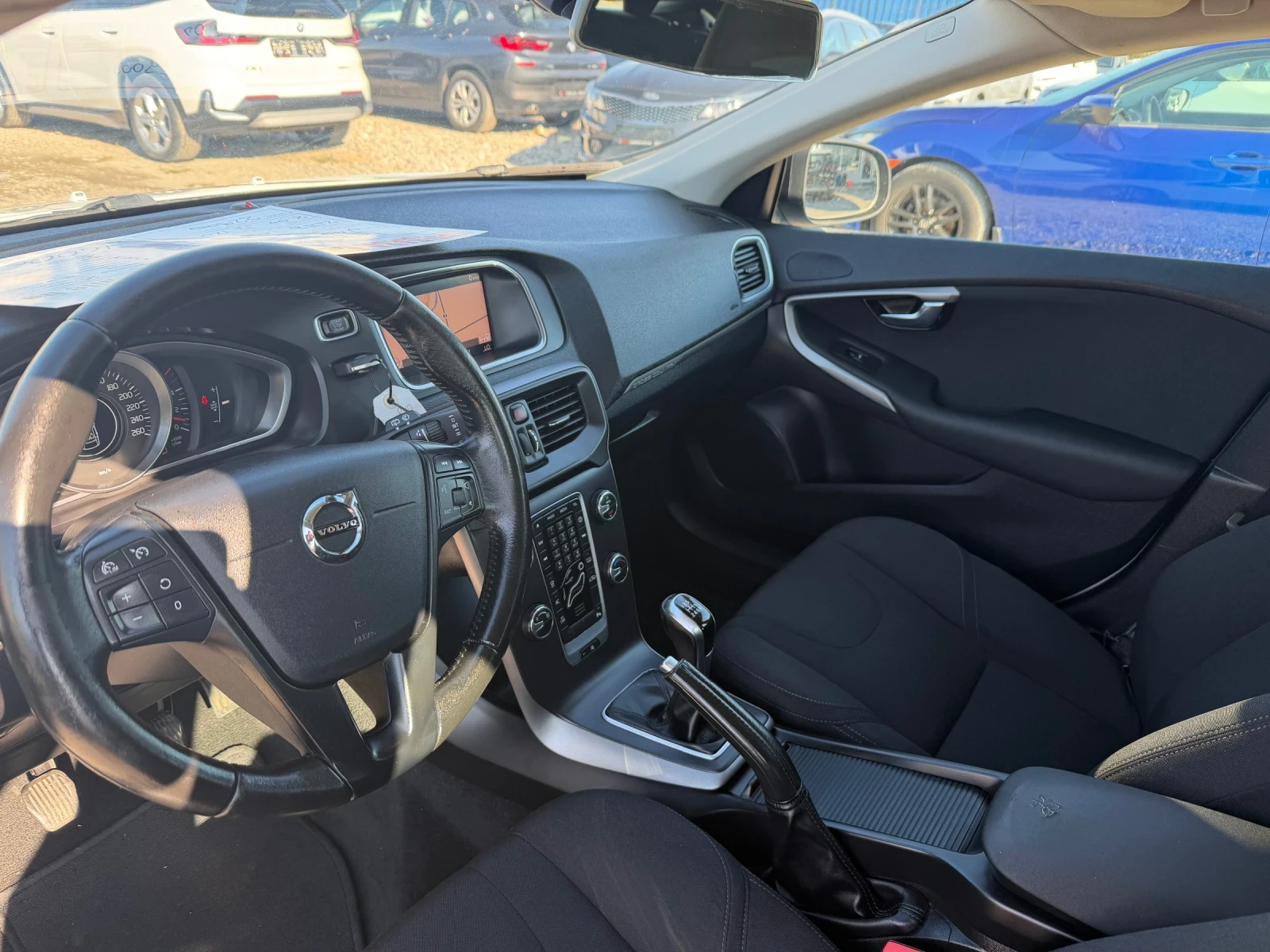 Volvo V40 Cross Country 2.0 D, снимка 11 - Автомобили и джипове - 52200722