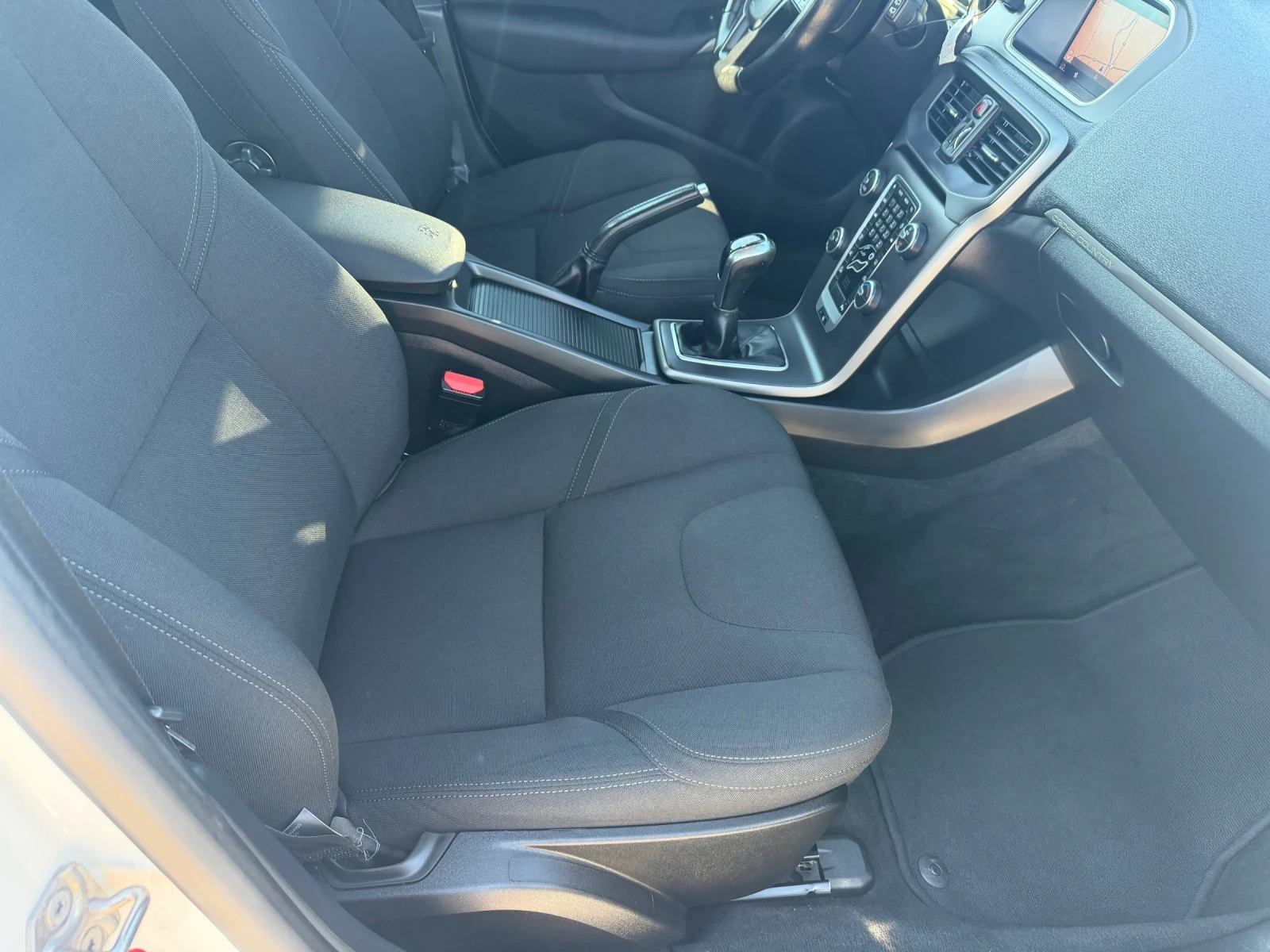 Volvo V40 Cross Country 2.0 D, снимка 12 - Автомобили и джипове - 52200722