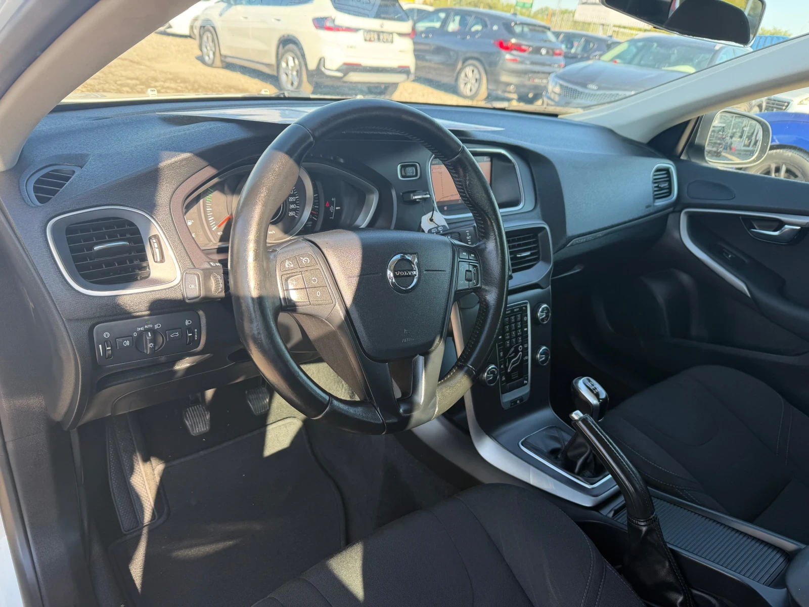 Volvo V40 Cross Country 2.0 D, снимка 10 - Автомобили и джипове - 52200722