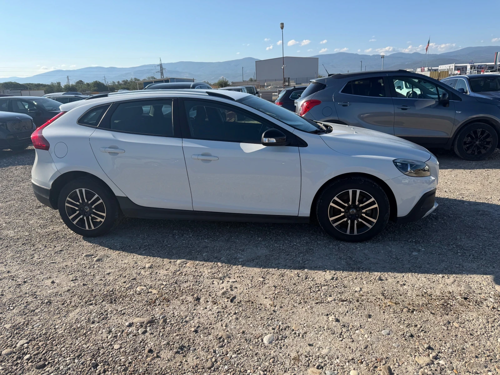 Volvo V40 Cross Country 2.0 D, снимка 4 - Автомобили и джипове - 52200722
