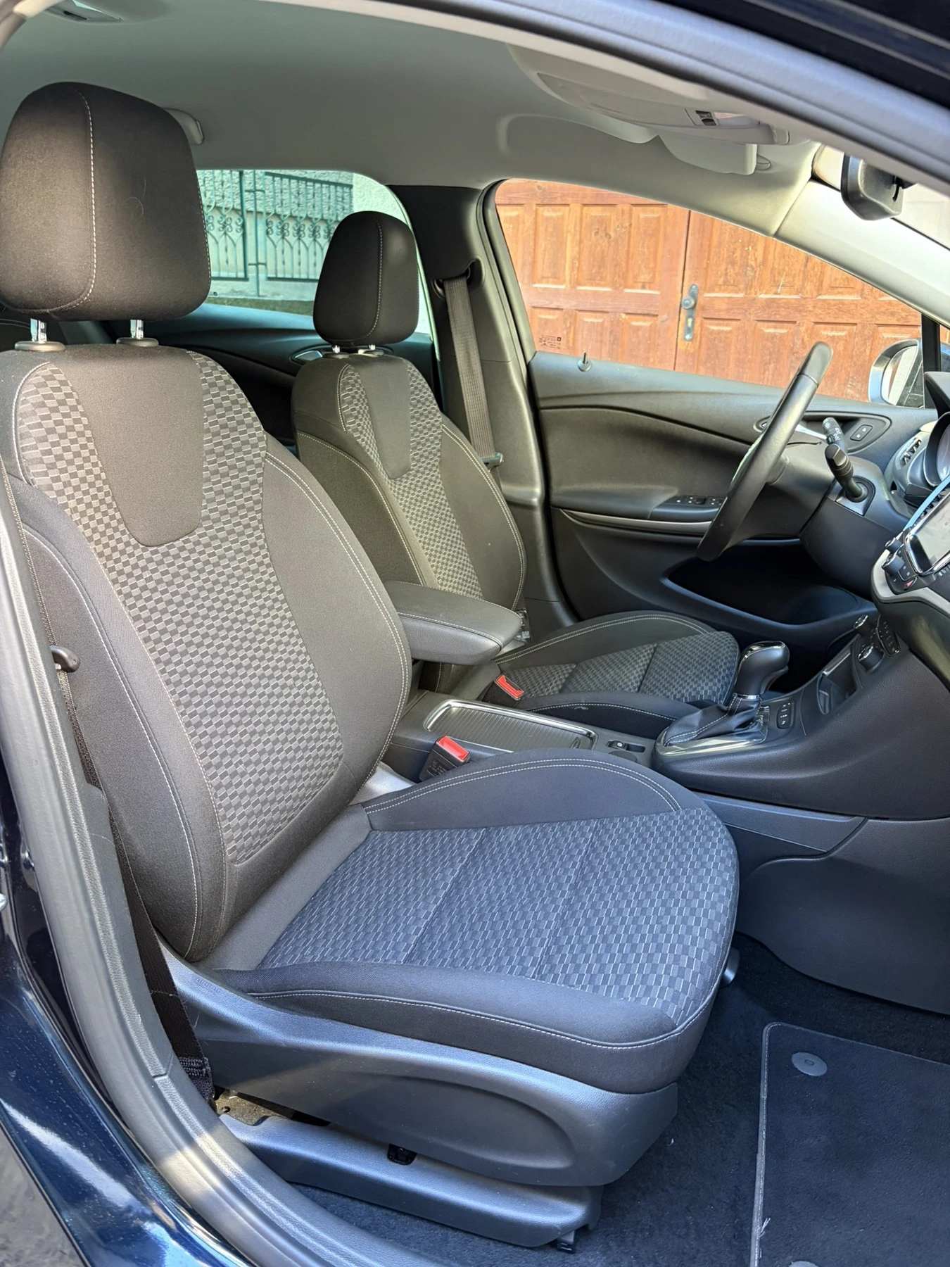 Opel Astra 1.4 Turbo , снимка 10 - Автомобили и джипове - 53463920