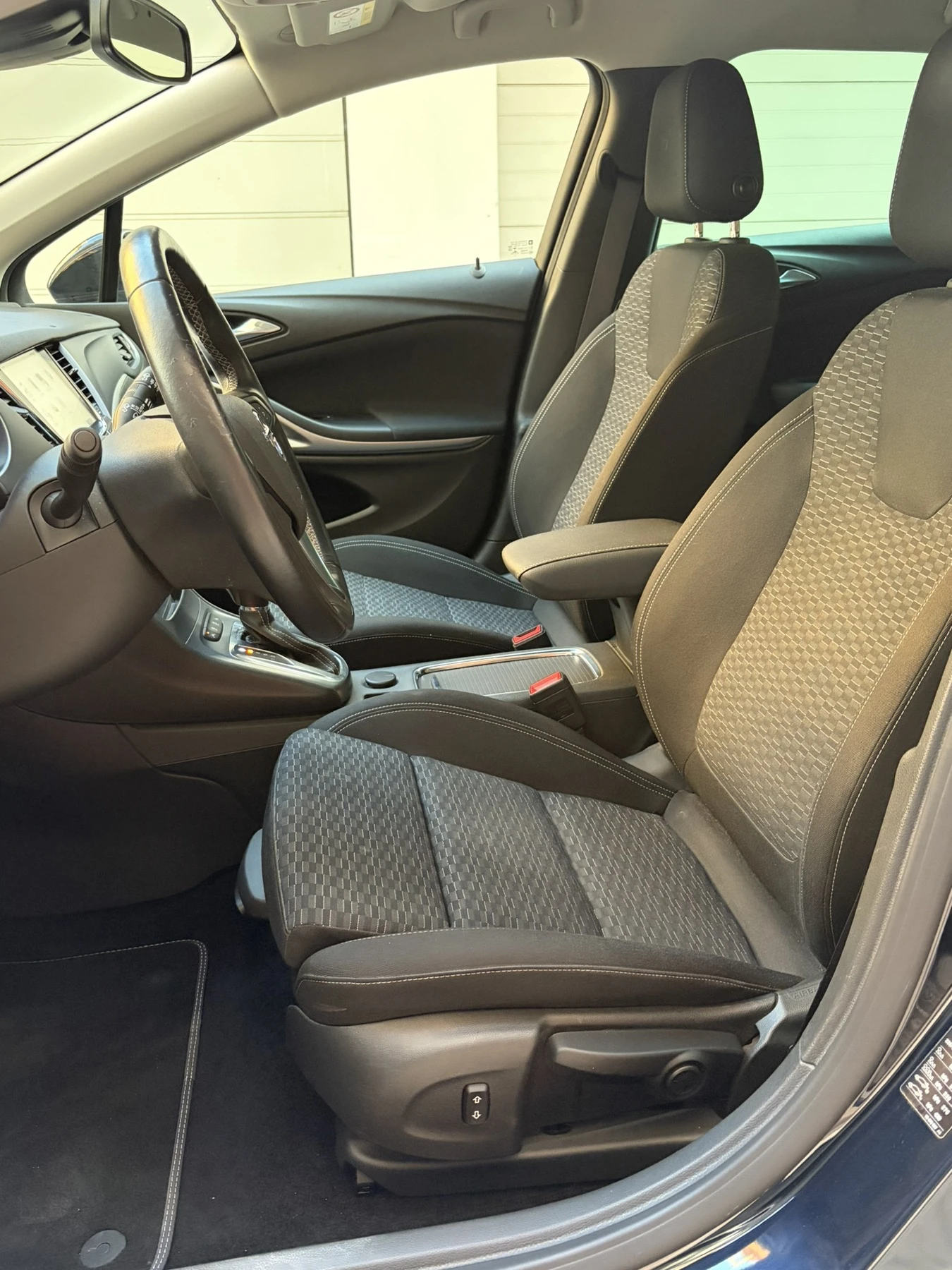 Opel Astra 1.4 Turbo , снимка 11 - Автомобили и джипове - 53463920