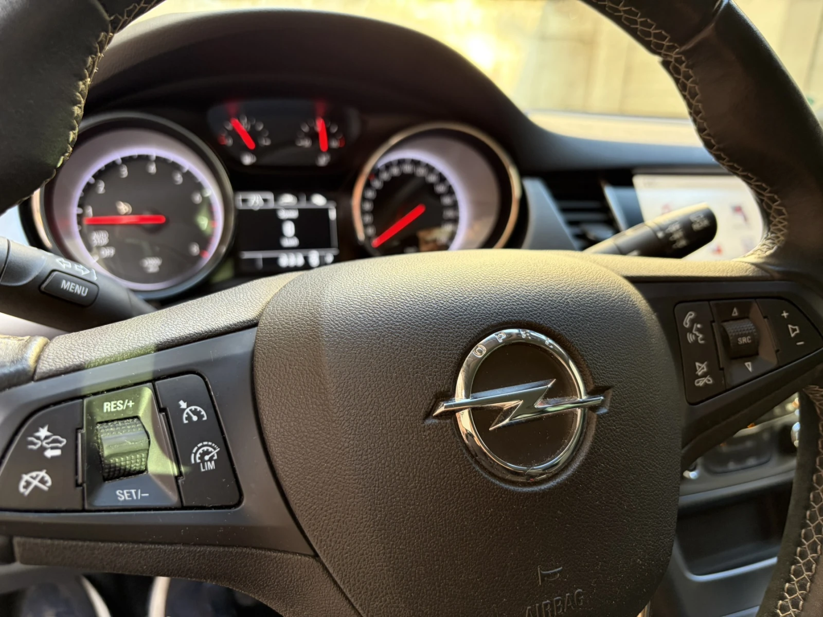 Opel Astra 1.4 Turbo , снимка 9 - Автомобили и джипове - 53463920