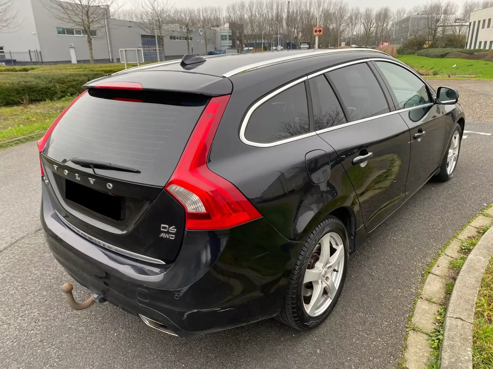 Volvo V60 SUMMUM/2.4/4X4/215HP/PHEV/LED/NAVI , снимка 8 - Автомобили и джипове - 53949755