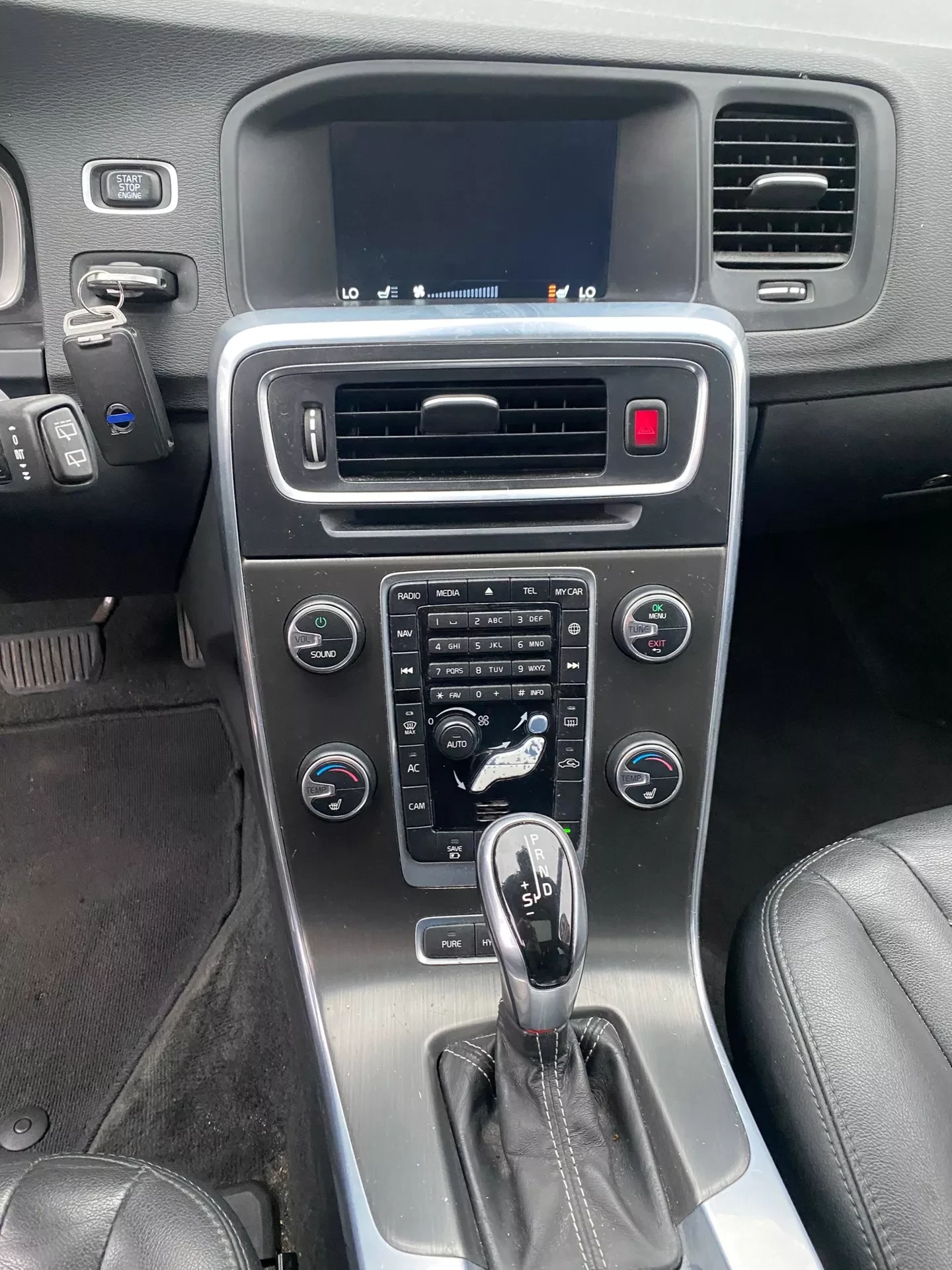 Volvo V60 SUMMUM/2.4/4X4/215HP/PHEV/LED/NAVI , снимка 15 - Автомобили и джипове - 53949755