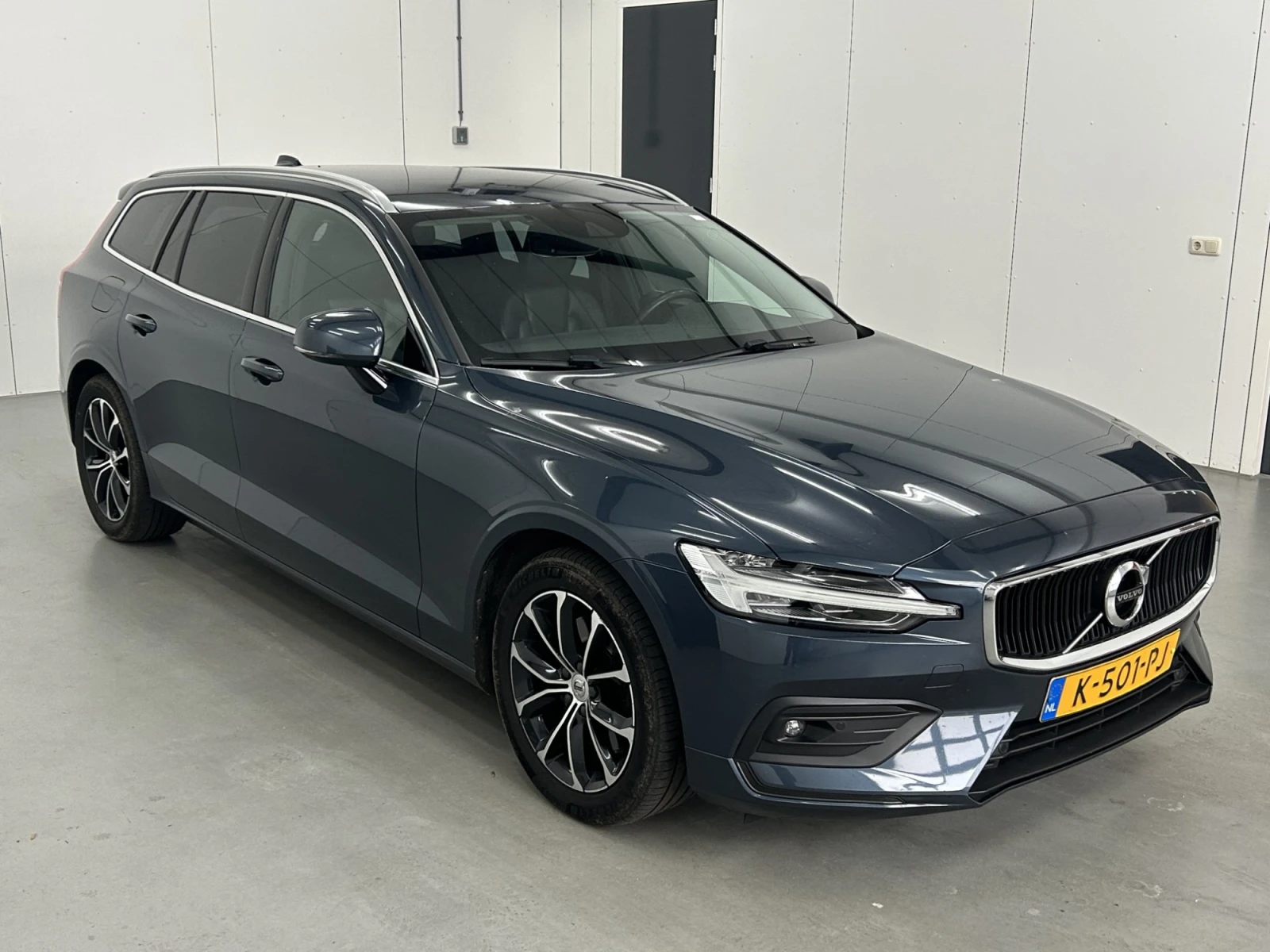 Volvo V60  Business Plus - Hybrid | Auto.bg — изображение 1