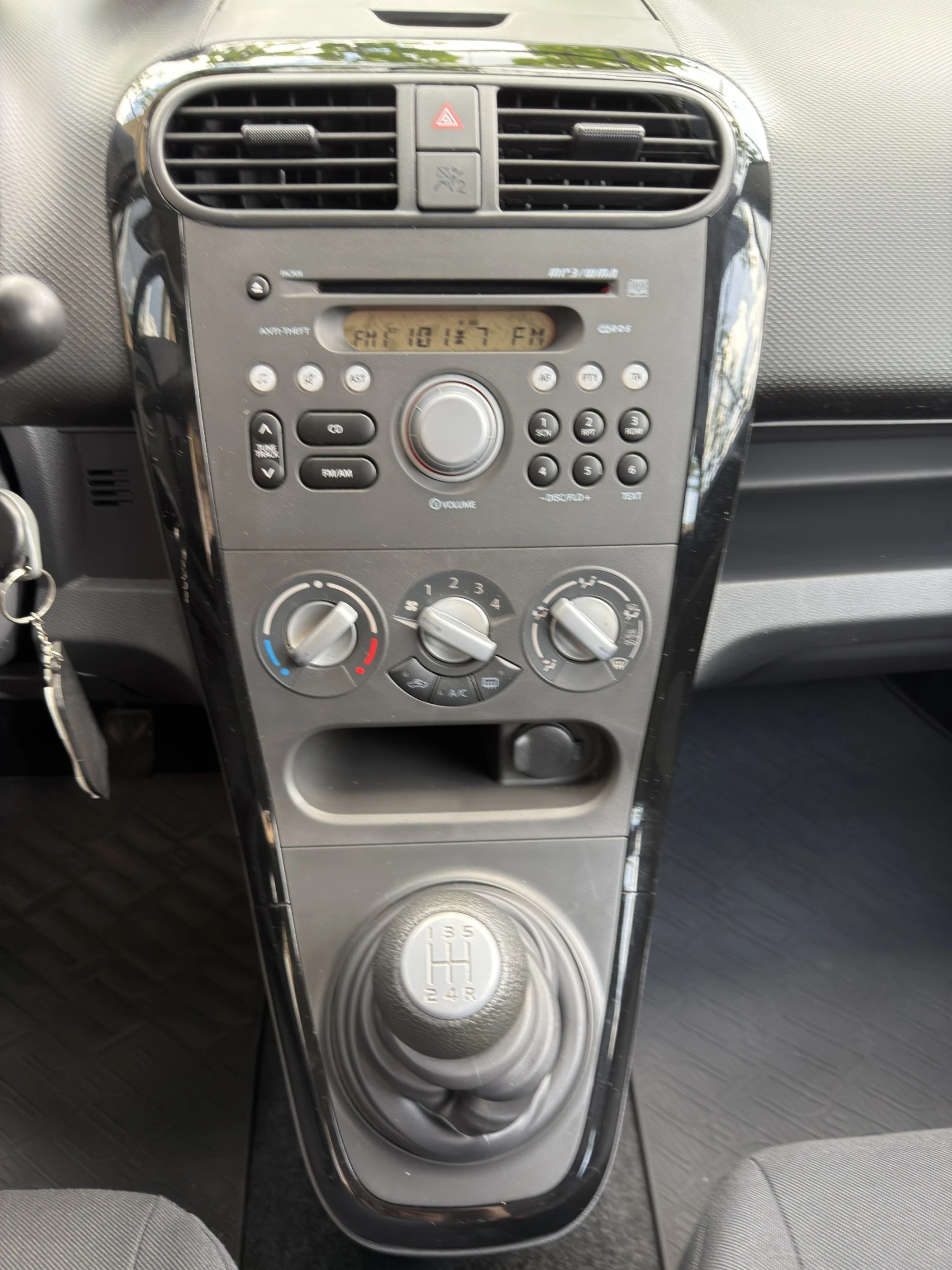 Suzuki Splash 1.0, снимка 10 - Автомобили и джипове - 54840755