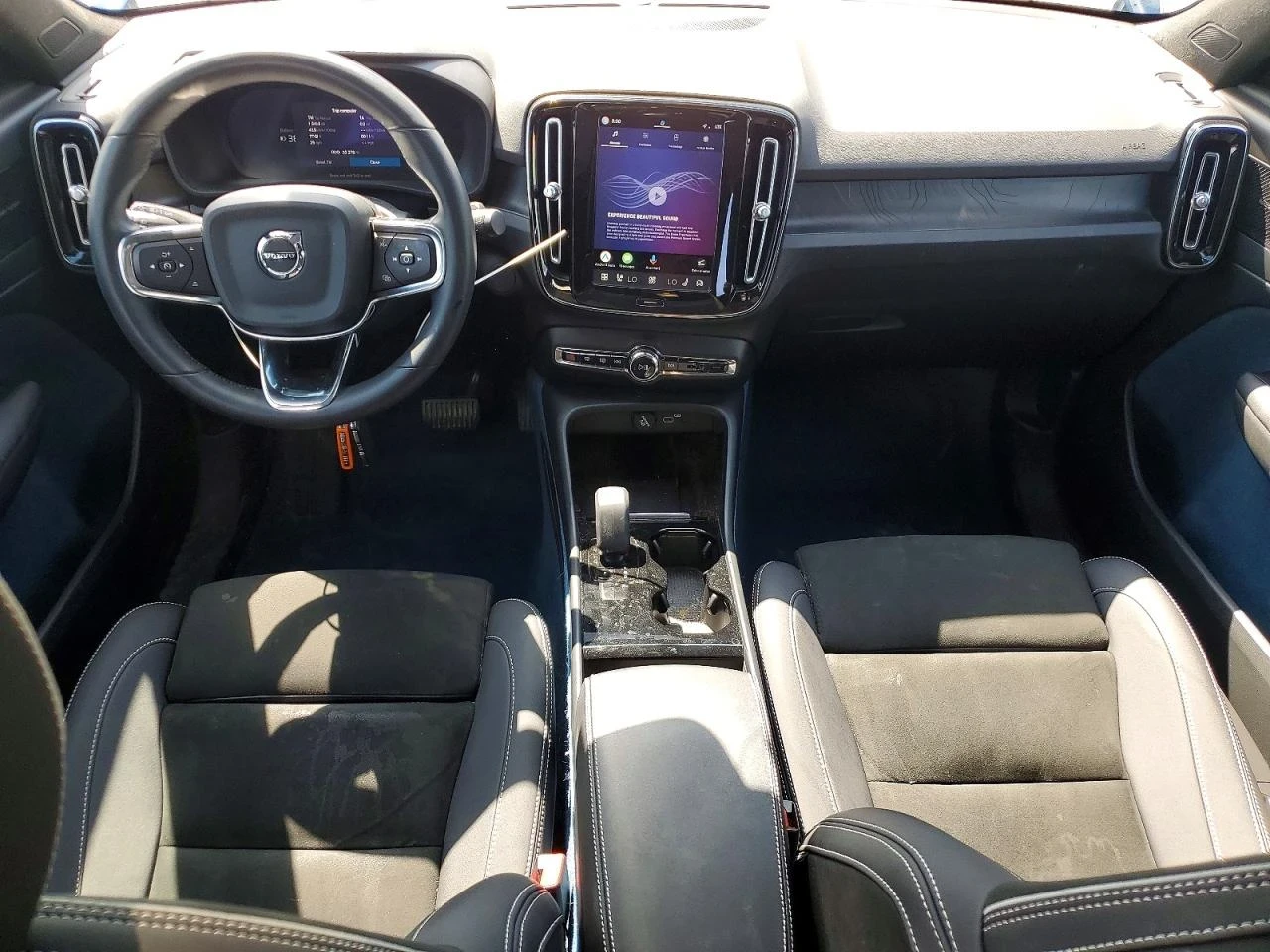 Volvo C40 P8 RECHARGE ULTIMATE | 360 КАМЕРА | HARMAN/KARDON , снимка 8 - Автомобили и джипове - 55014403