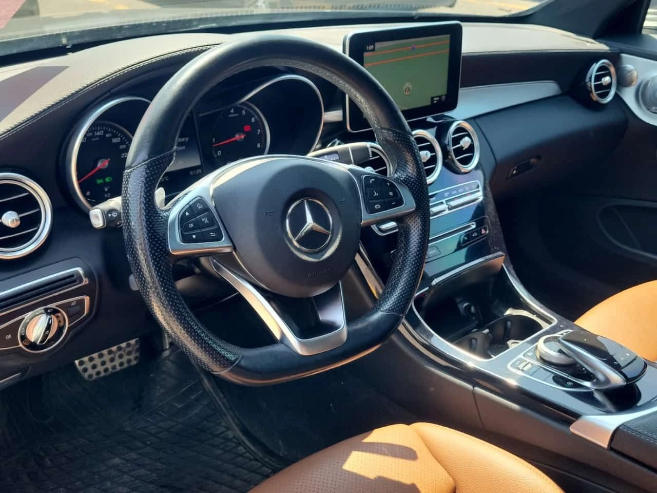 Mercedes-Benz C 300 АМГ ПАКЕТ/CARFAX/ПАНО/ПОДГРЕВ/СВЕТЛО КАФЯВ САЛОН, снимка 10 - Автомобили и джипове - 55354601