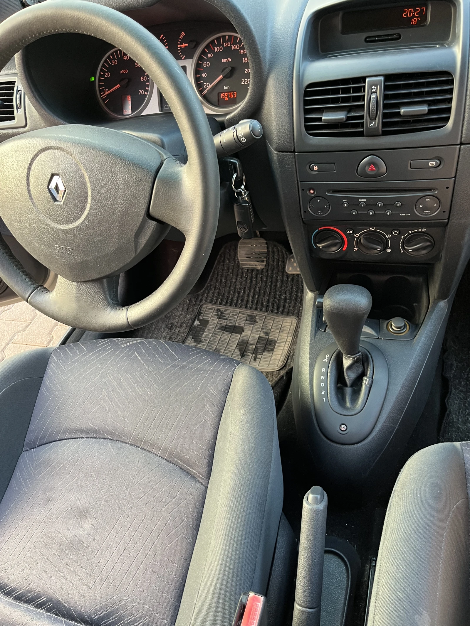 Renault Clio, снимка 9 - Автомобили и джипове - 55355105