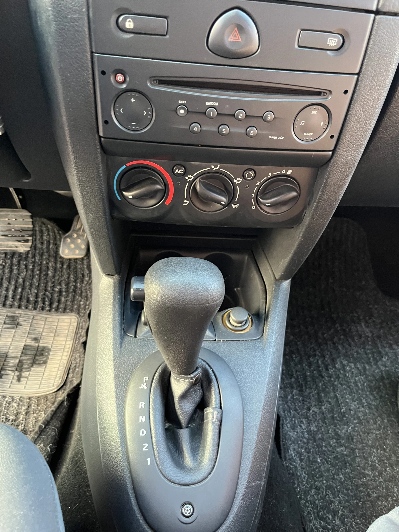 Renault Clio, снимка 10 - Автомобили и джипове - 55355105