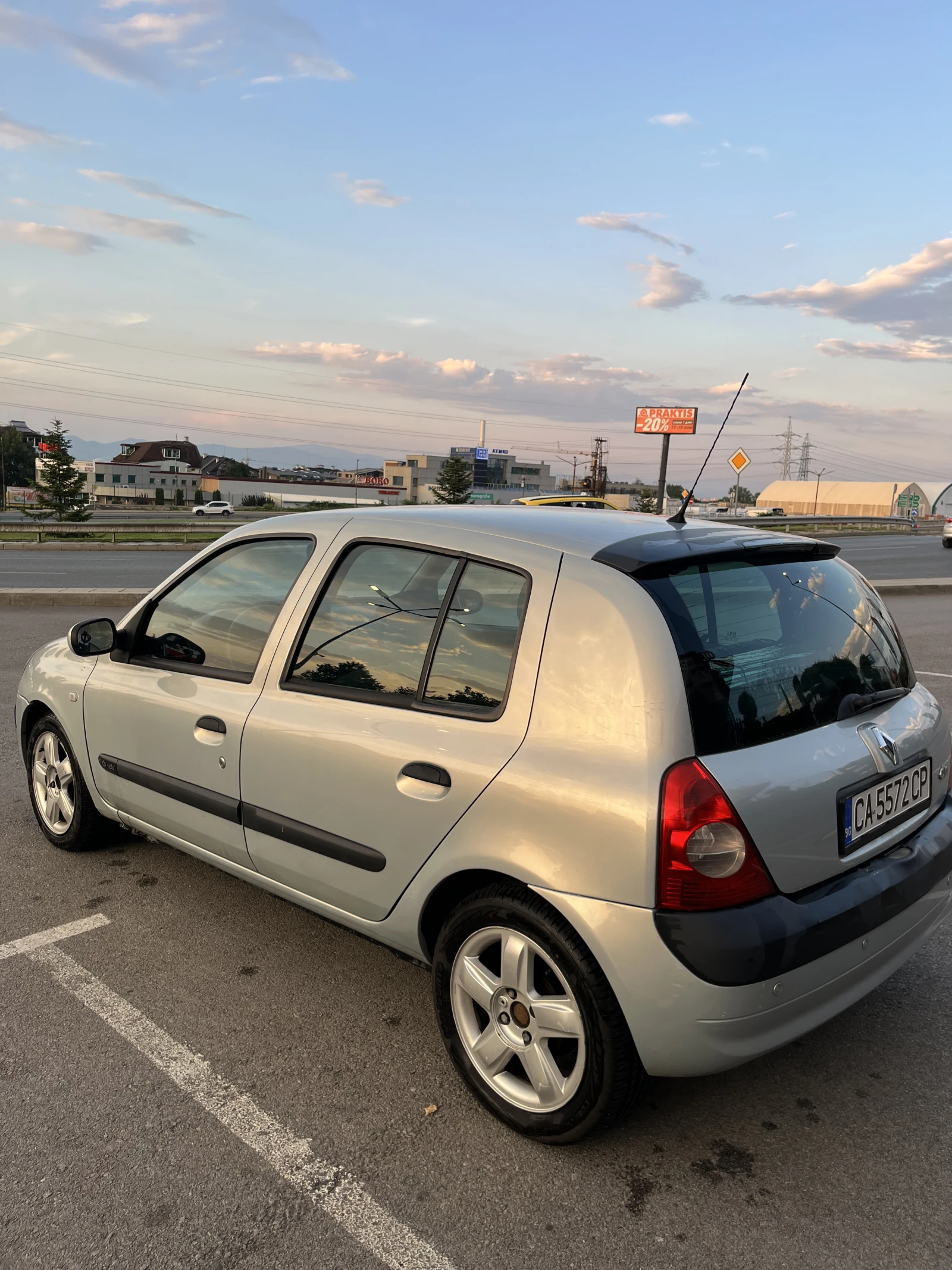 Renault Clio, снимка 6 - Автомобили и джипове - 55355105