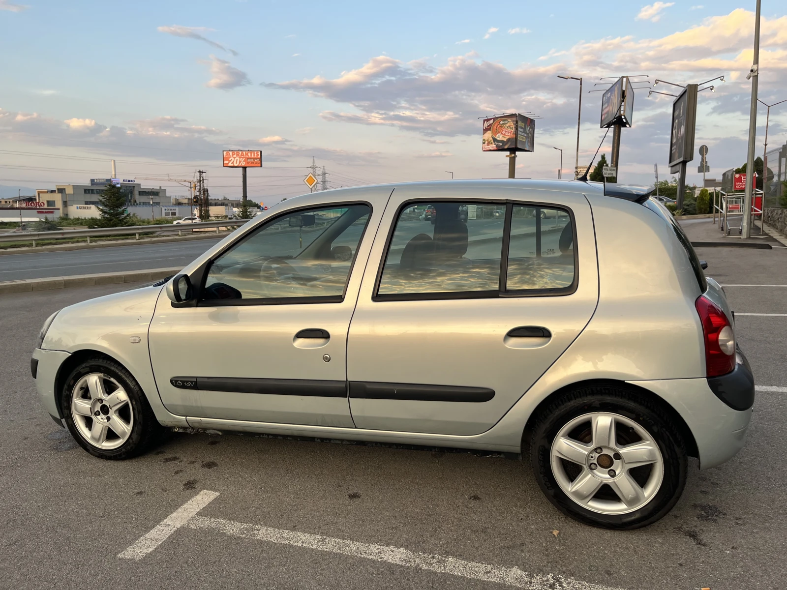 Renault Clio, снимка 5 - Автомобили и джипове - 55355105