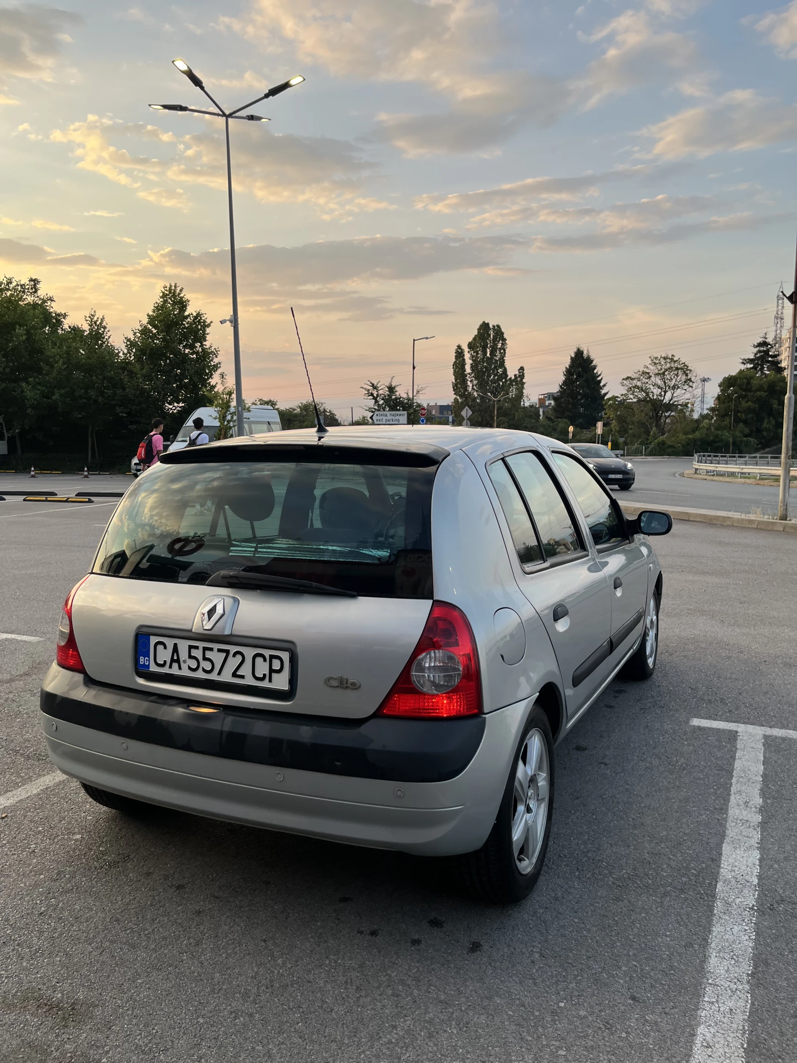Renault Clio, снимка 7 - Автомобили и джипове - 55355105