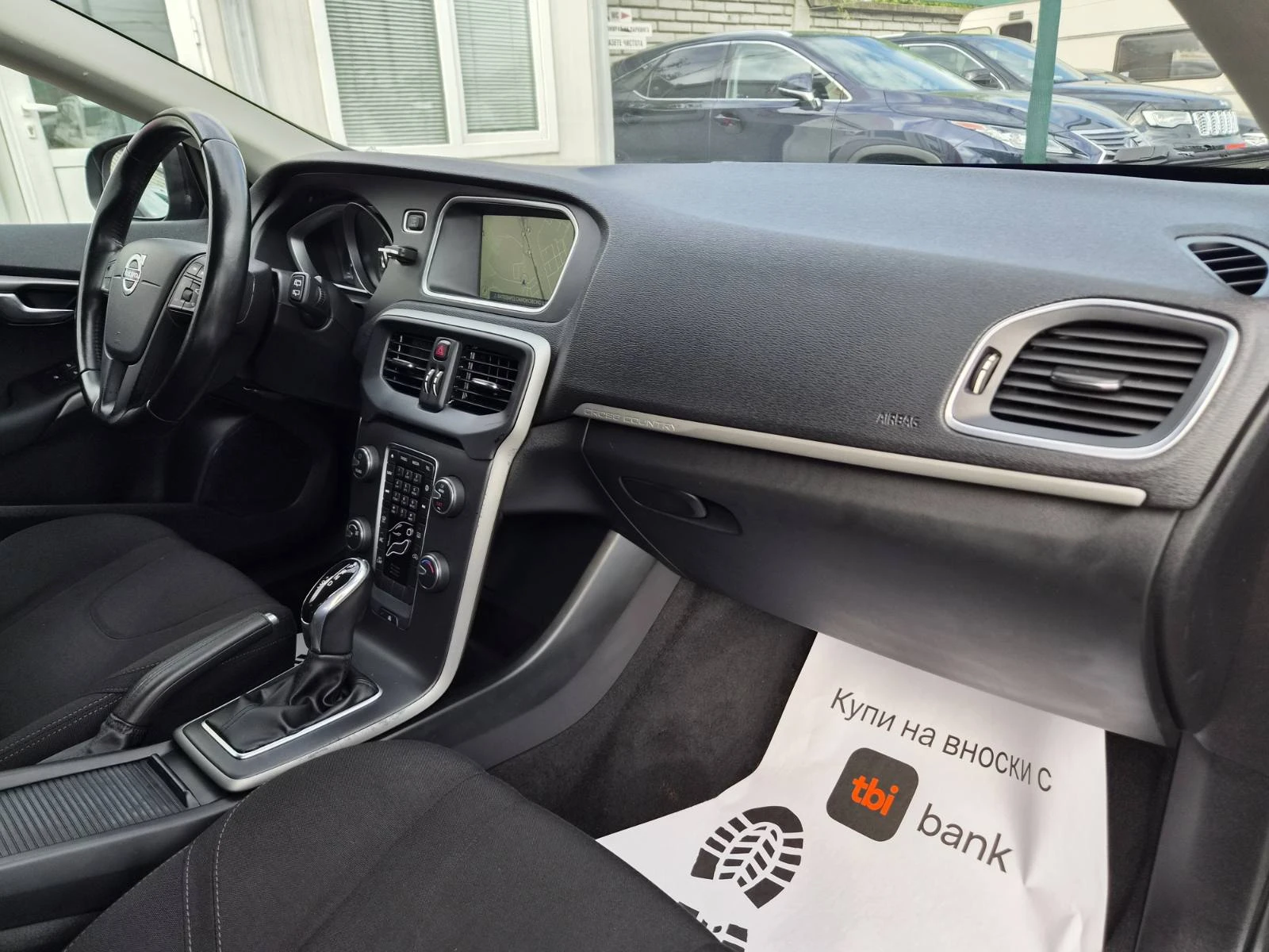 Volvo V40 Cross Country 2.0D-150кс, снимка 11 - Автомобили и джипове - 56051409