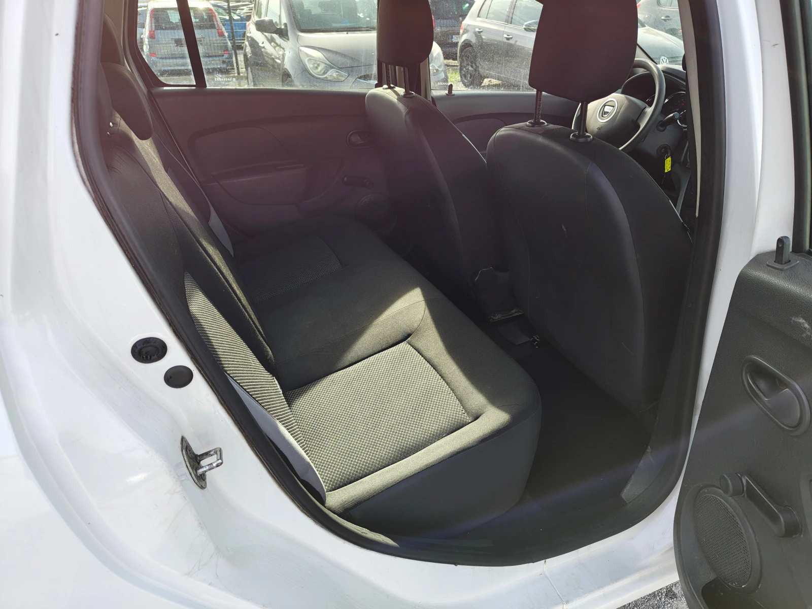 Dacia Logan 1.2 I GAZ !!!, снимка 11 - Автомобили и джипове - 56425647