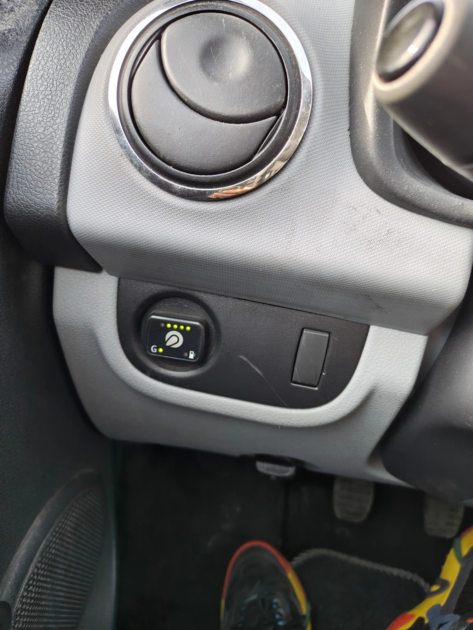 Dacia Logan 1.2 I GAZ !!!, снимка 14 - Автомобили и джипове - 56425647