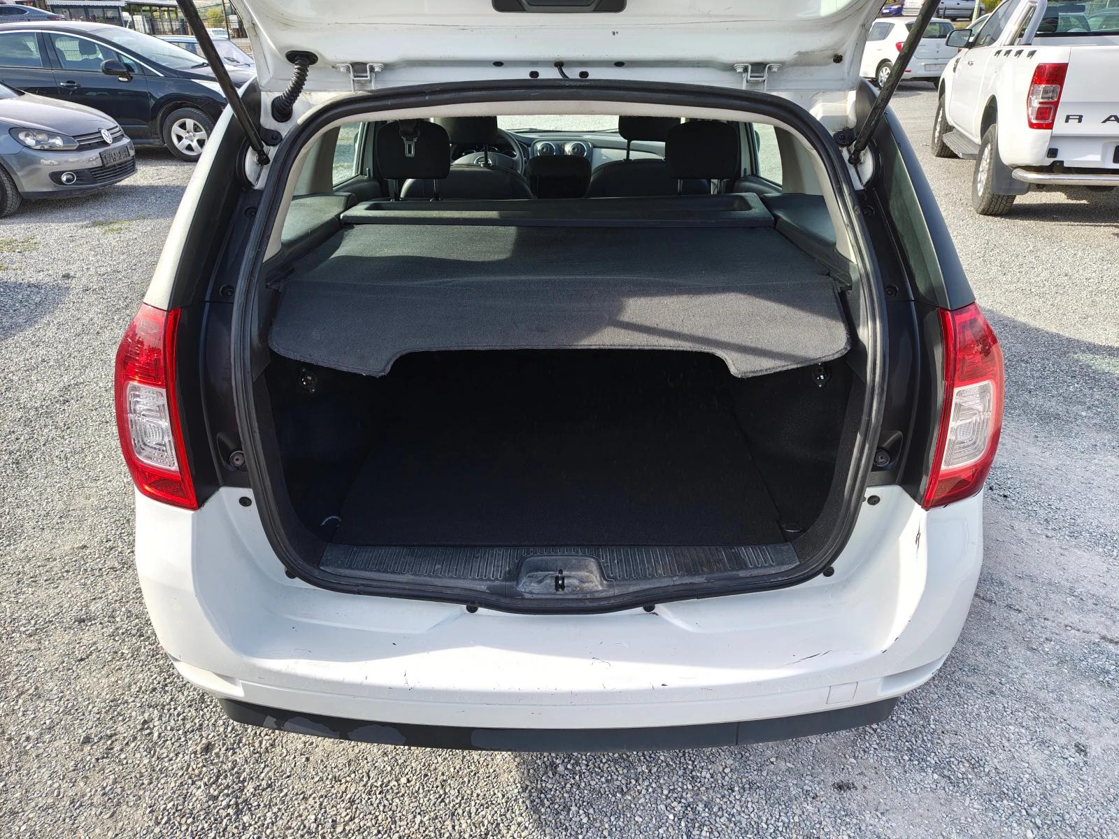 Dacia Logan 1.2 I GAZ !!!, снимка 9 - Автомобили и джипове - 56425647