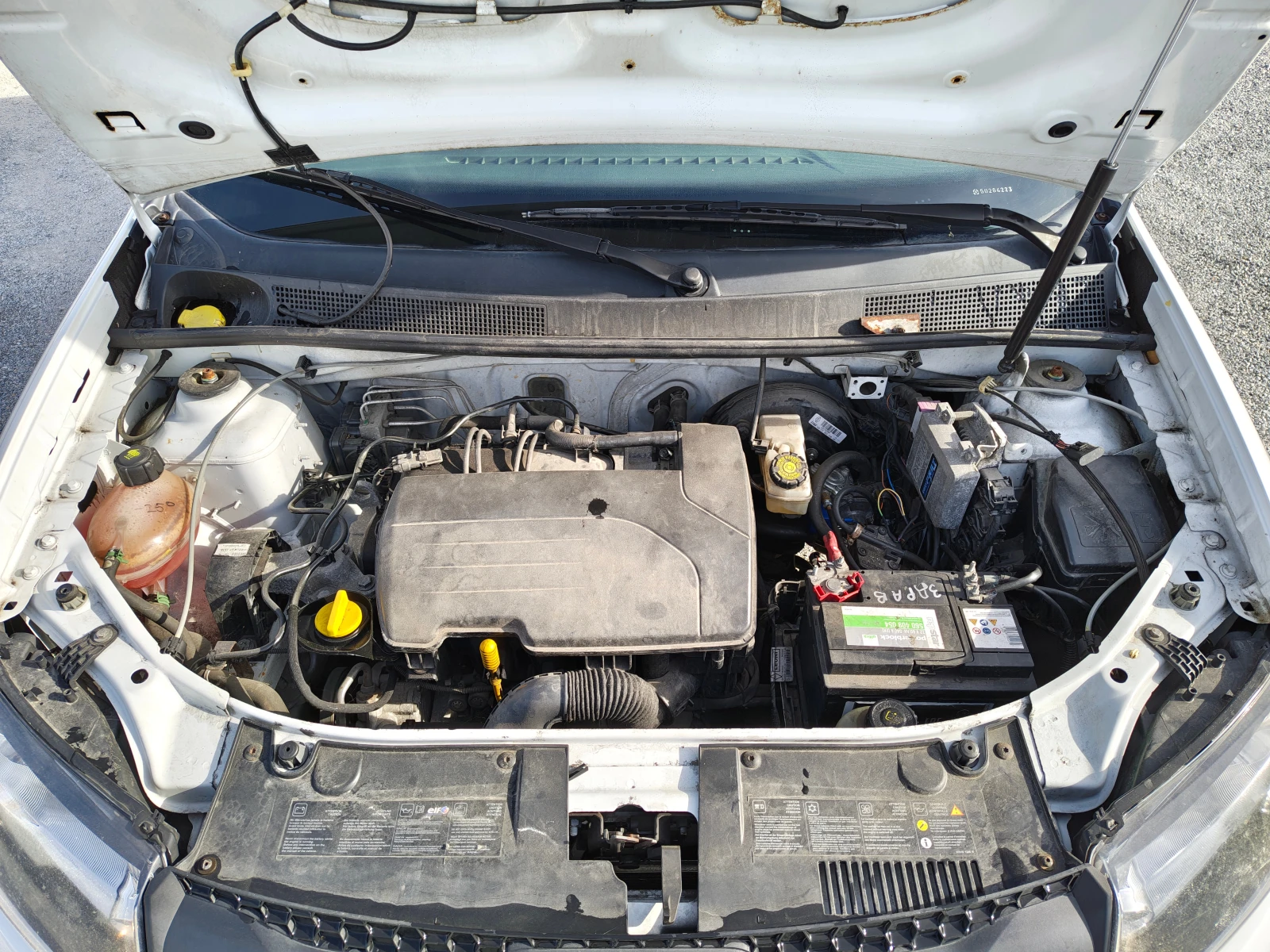 Dacia Logan 1.2 I GAZ !!!, снимка 17 - Автомобили и джипове - 56425647