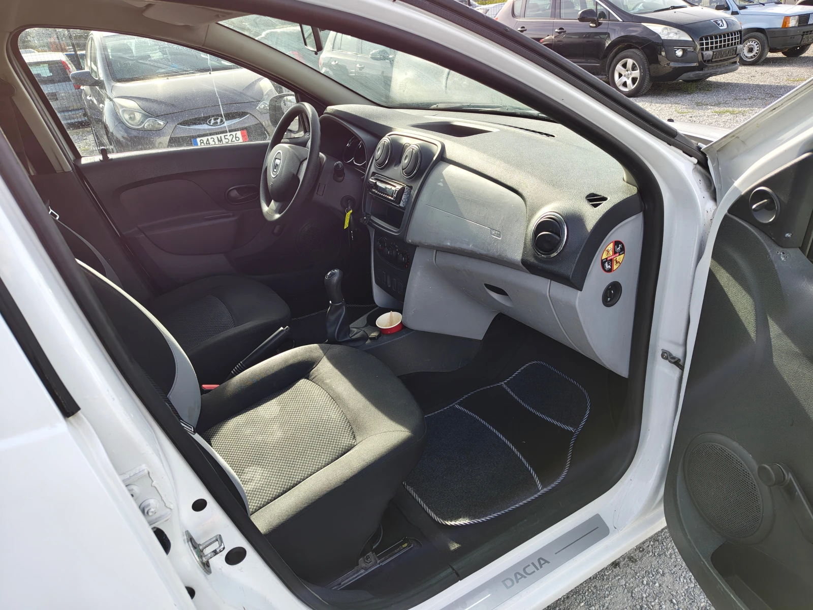 Dacia Logan 1.2 I GAZ !!!, снимка 10 - Автомобили и джипове - 56425647
