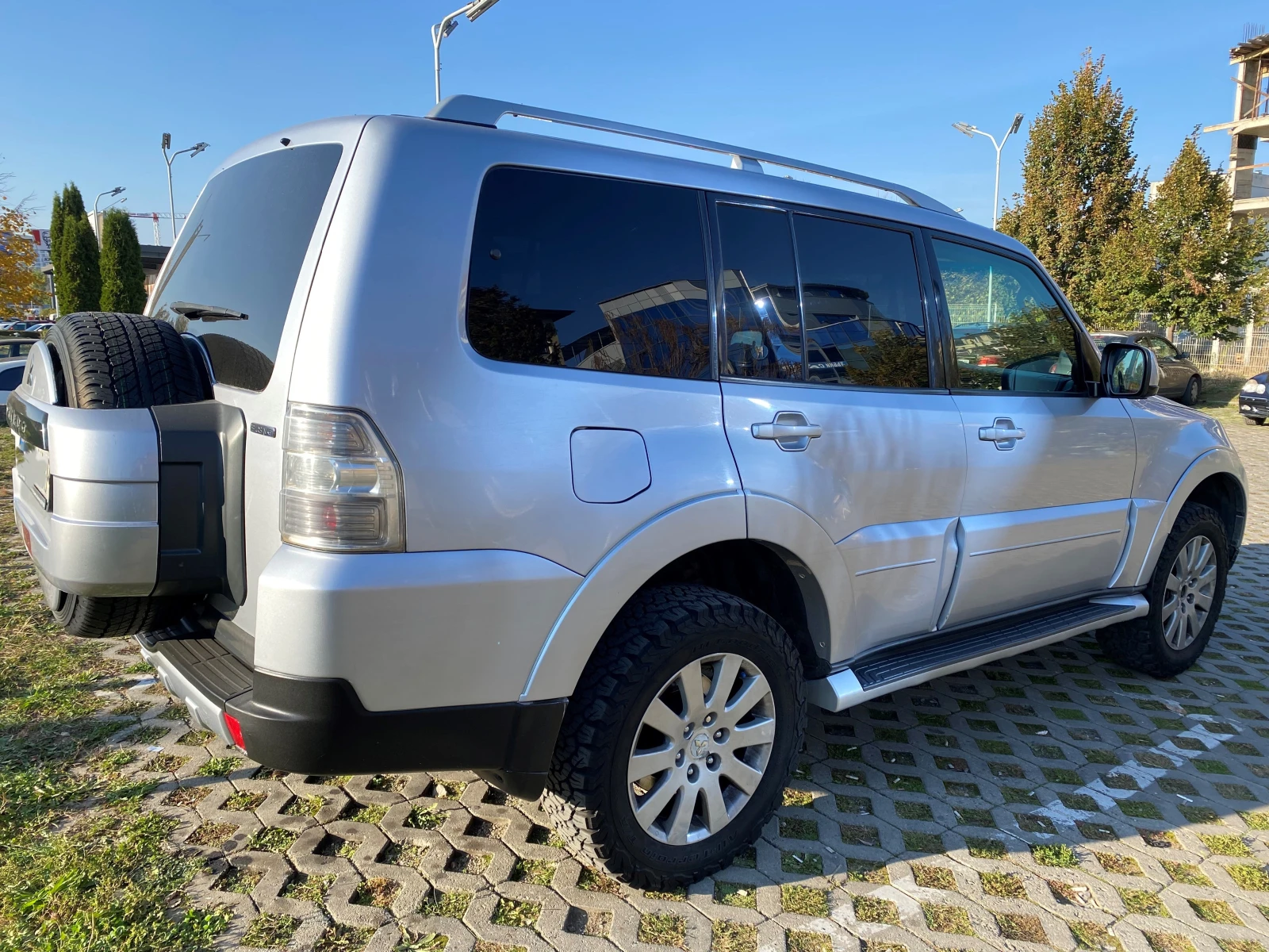 Mitsubishi Pajero 3.8 V6/4X4/AUTOMATIC/PANORAMA - изображение 4