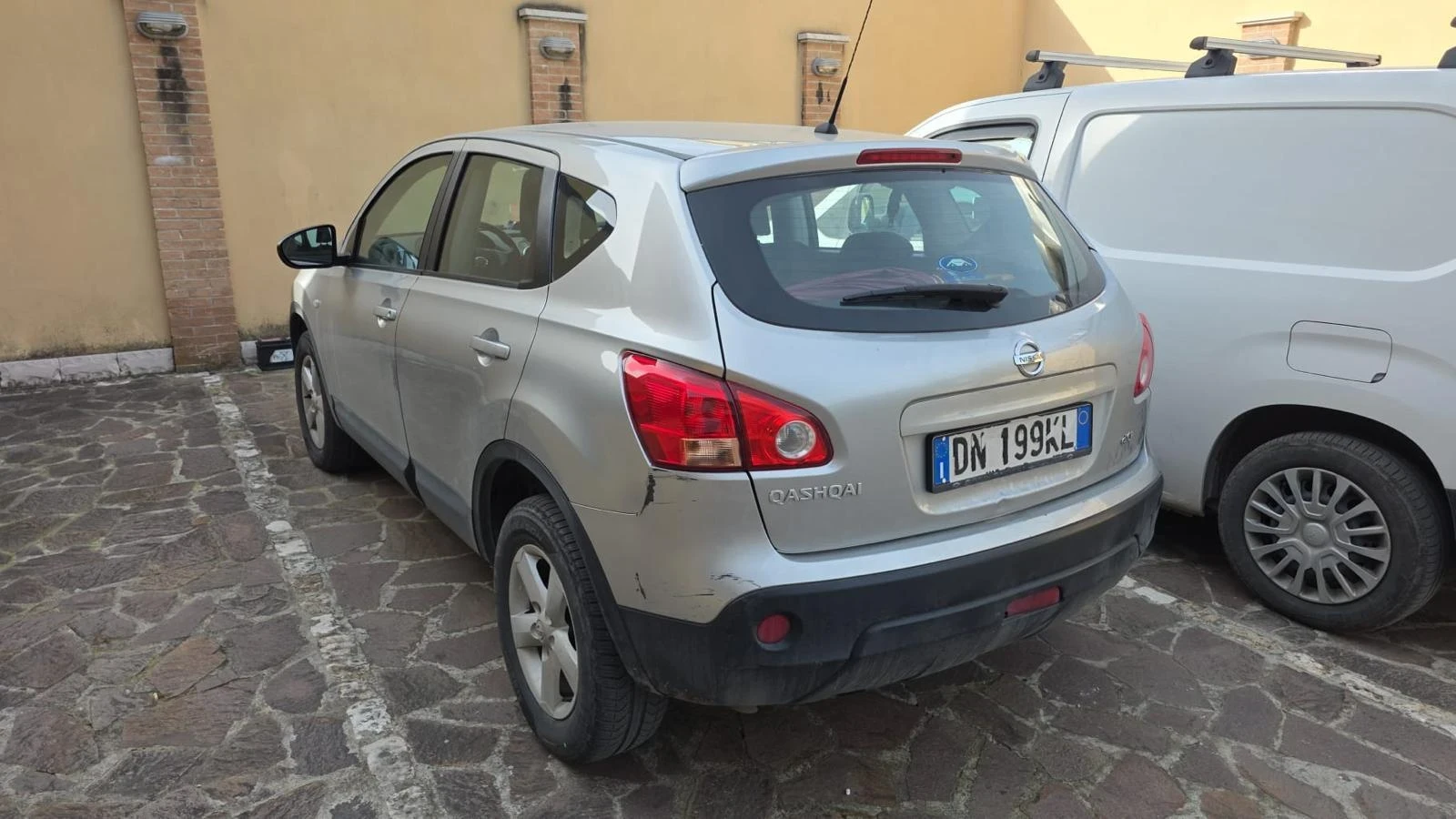 Nissan Qashqai 2.0DCI 4x4 АВТОМАТИК 192000км, снимка 4 - Автомобили и джипове - 53738155