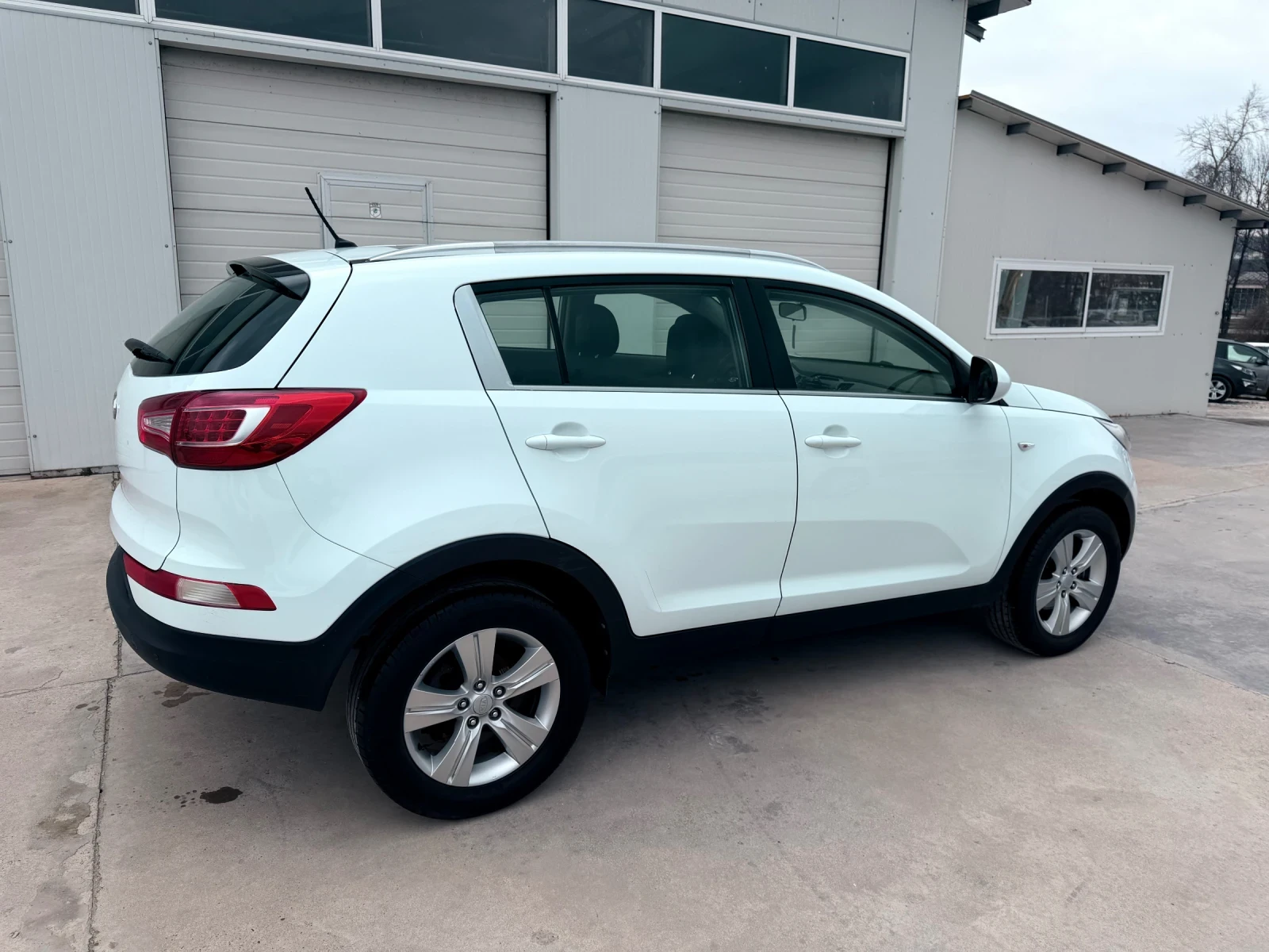 Kia Sportage 2.0i 163k.c* Led* BRC* Panorama* , снимка 13 - Автомобили и джипове - 53921388