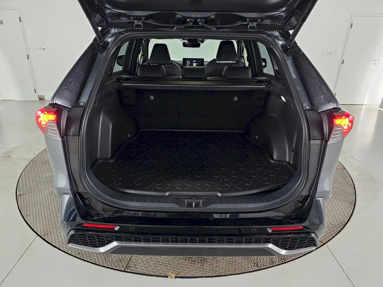 Toyota Rav4 2.5 HEV GR SPORT 4x4 360º | TOP в Гаранция , снимка 16 - Автомобили и джипове - 53993710