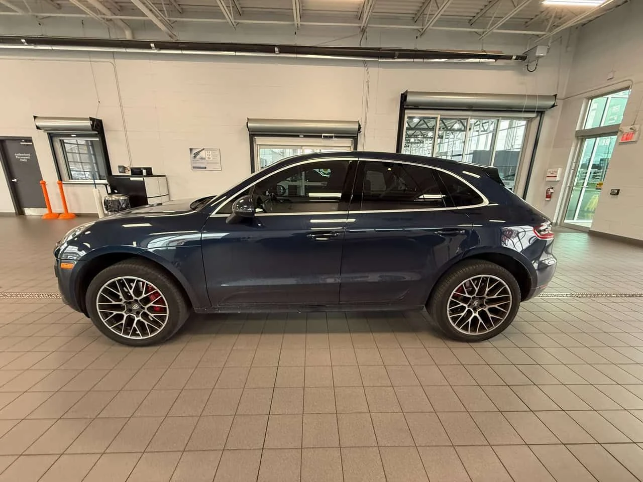 Porsche Macan  | Turbo | PANO | ОБДУХВАНЕ | BOSE | , снимка 3 - Автомобили и джипове - 54467653