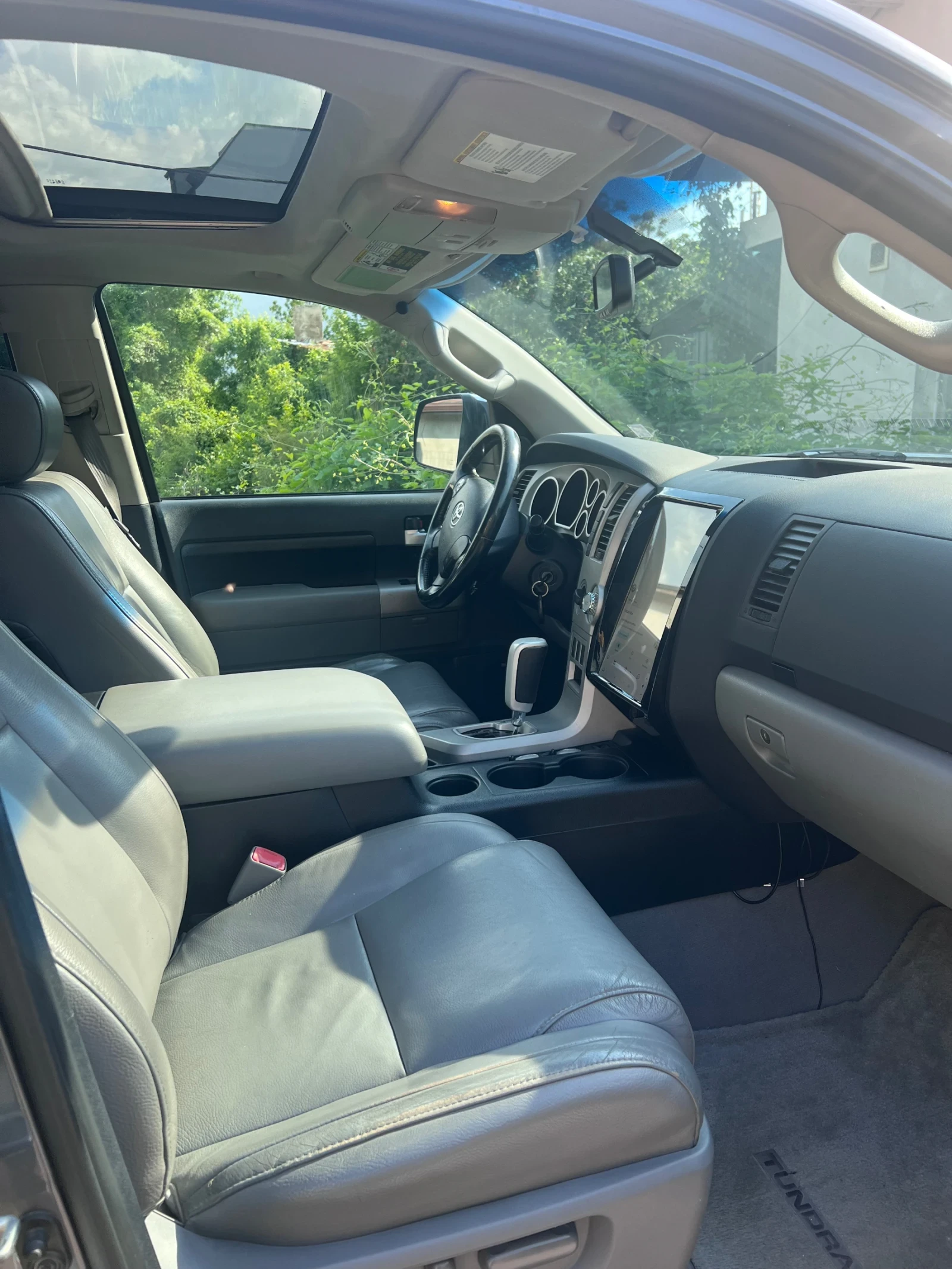 Toyota Tundra Limited Gaz, снимка 11 - Автомобили и джипове - 54834150